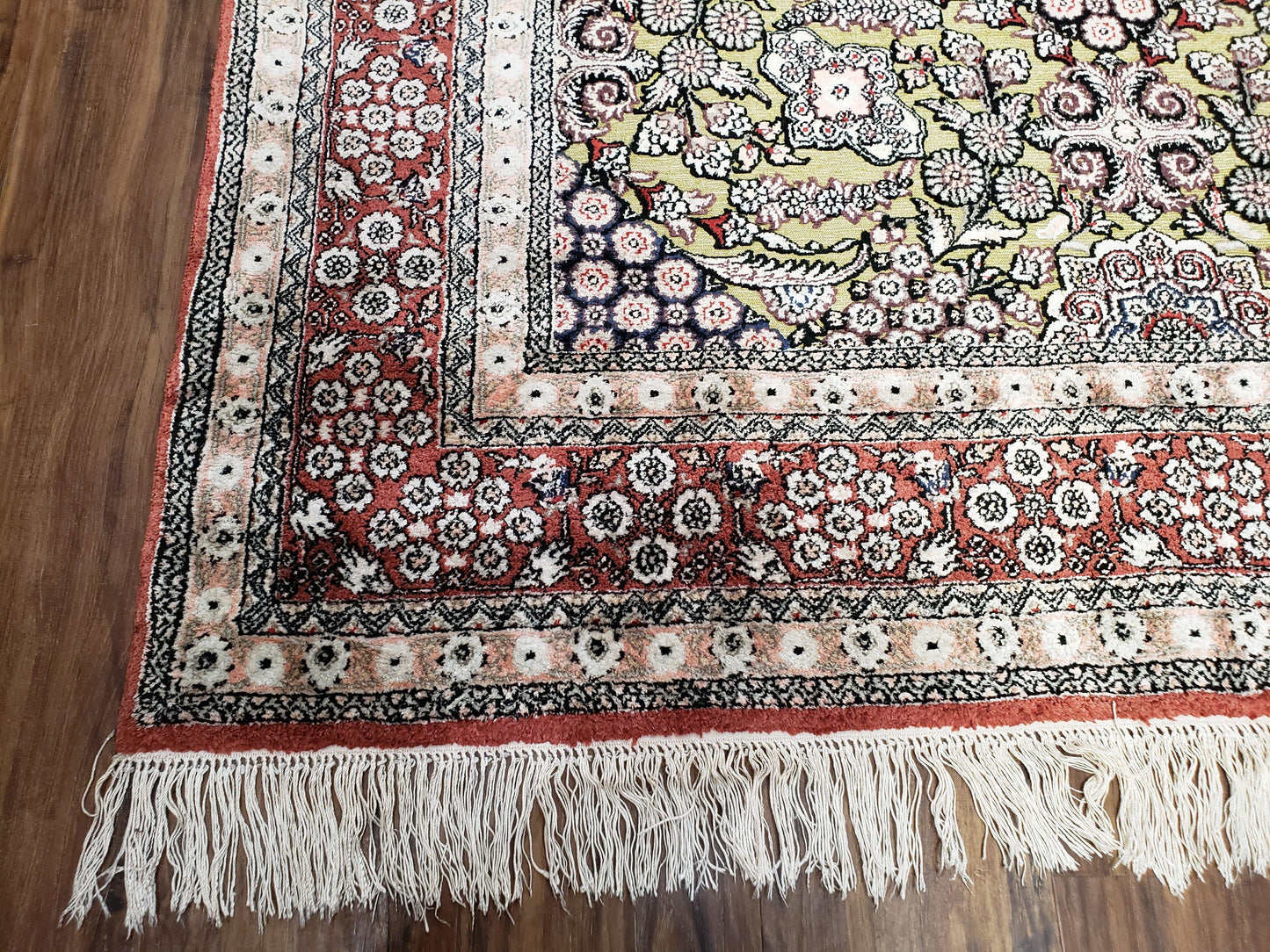 5x8 Indian Kashmiri Silk Rug with Gold Threads - Nuvé