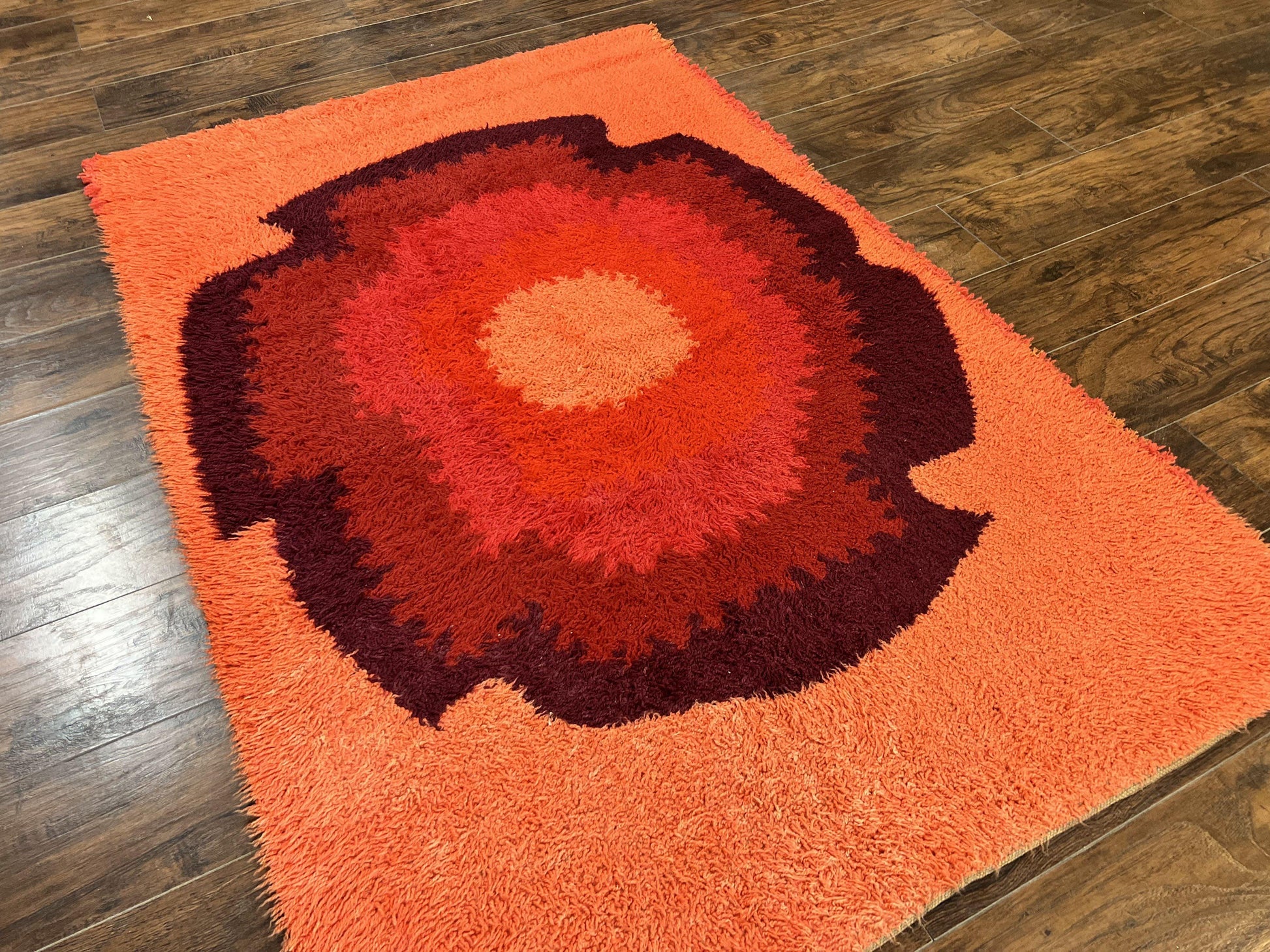 Danish Rya Shag Rug 4x6, Mid Century 1960s Retro Vintage Wool Rug, Shades of Red - Nuvé