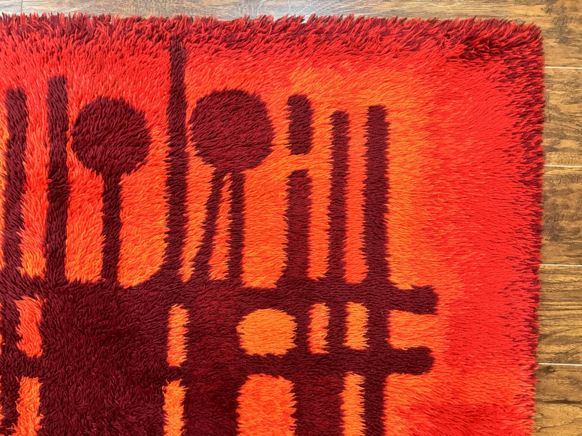 Danish Rya Shag Rug 4x6, Red Vintage Mid Century Retro Abstract Shag Rug - Nuvé