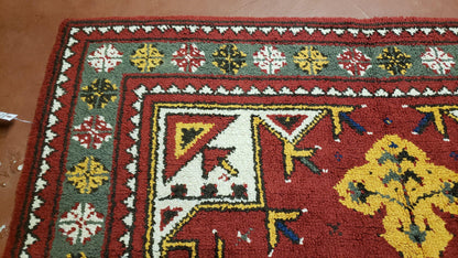 Colorful Moroccan Heriz Rug 6x9, Large Central Medallion, Red Yellow Blue - Nuvé