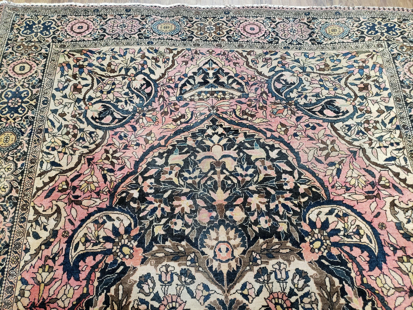 Antique Persian Farahan Rug, 4'1" x 6' 5" - Nuvé