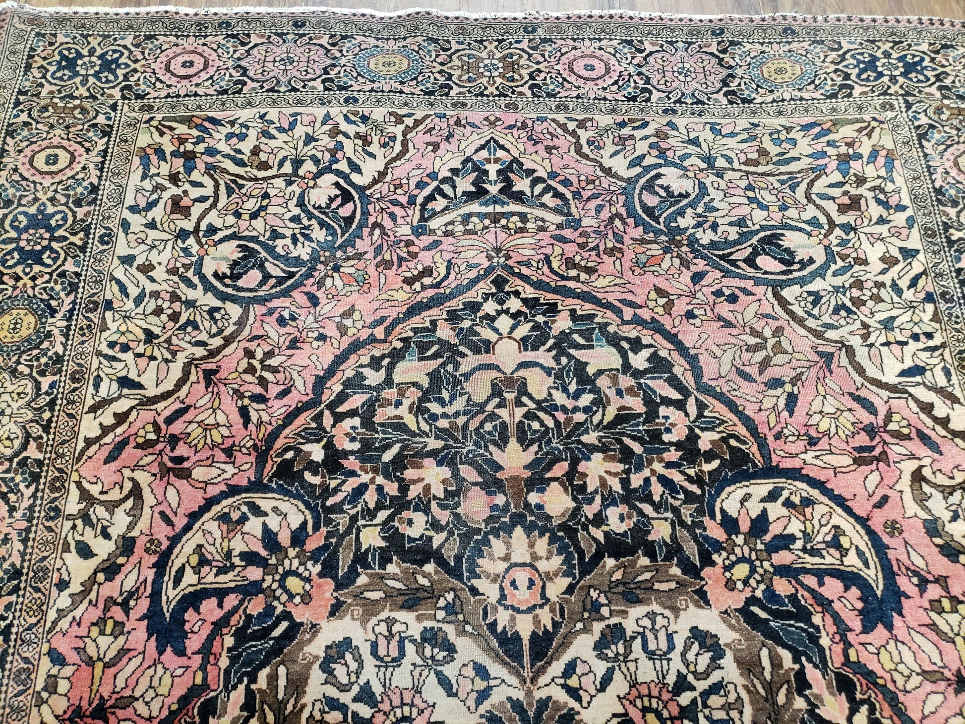 Antique Persian Farahan Rug, 4'1" x 6' 5" - Nuvé