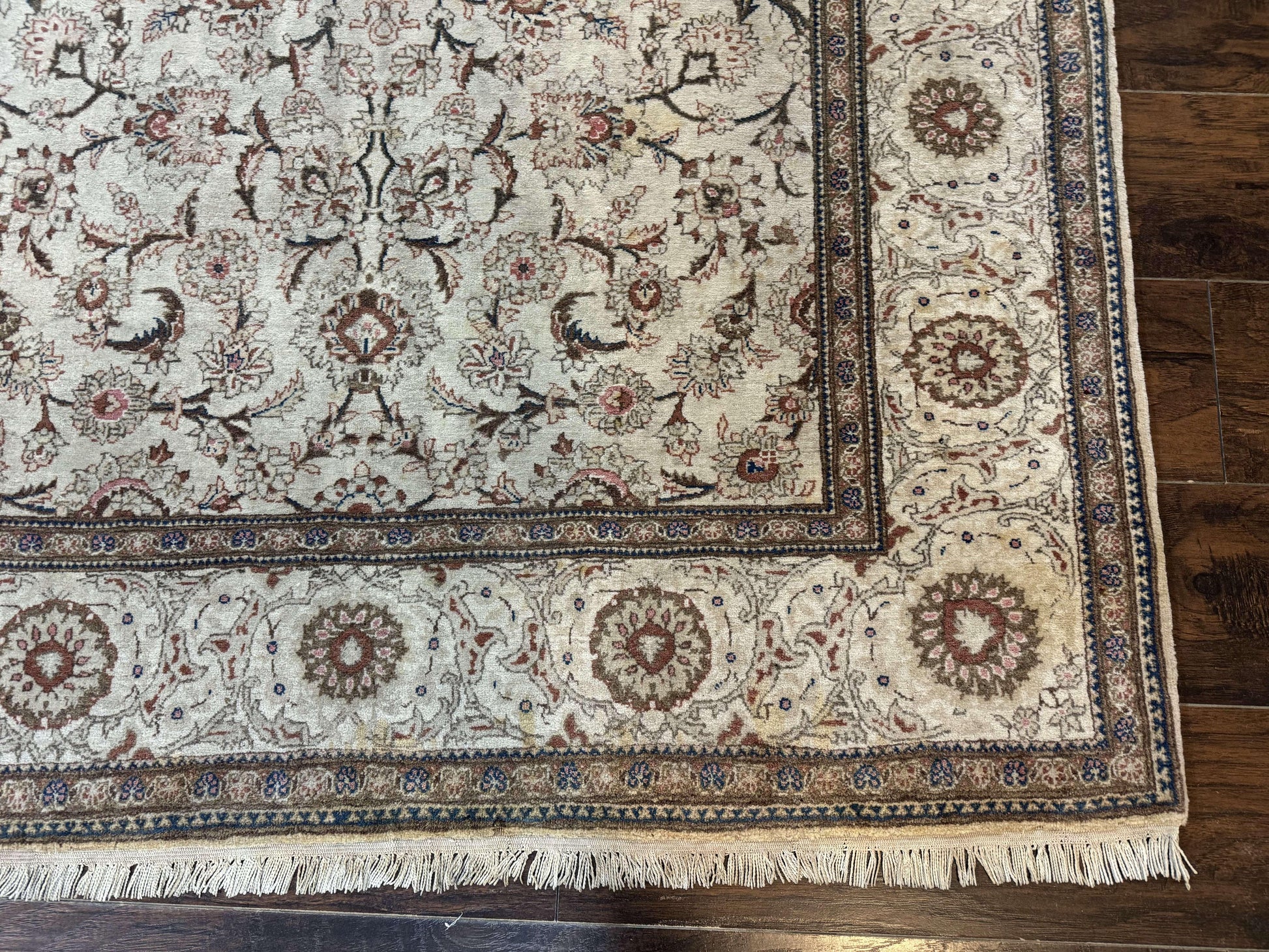 Persian Kashan Rug 5x7, Beige, Fine 250 KPSI - Nuvé