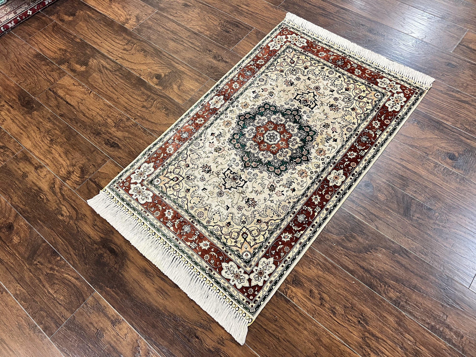 Silk Turkish Kayseri Rug 2.7 x 4, Floral Medallion, Fine Oriental Carpet, Small Vintage Rug, Silk Pile on Silk Foundation, Hand Knotted - Nuvé