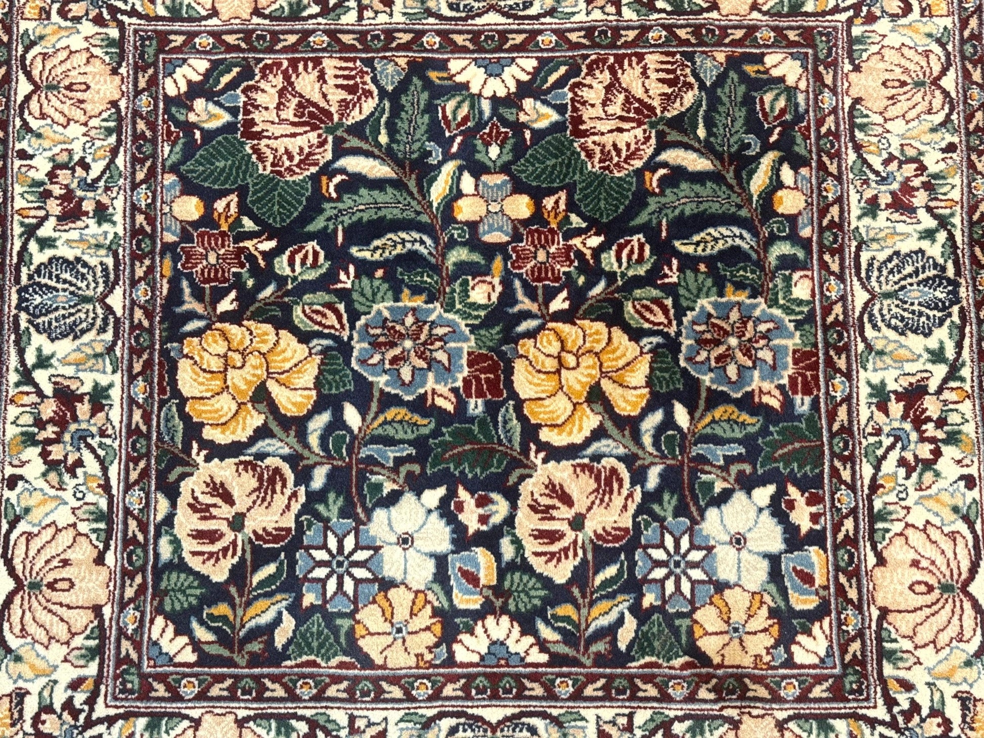Square Pak Persian Small Rug 2.7 x 2.7, William Morris Design, Dark Green, Floral, Handmade - Nuvé