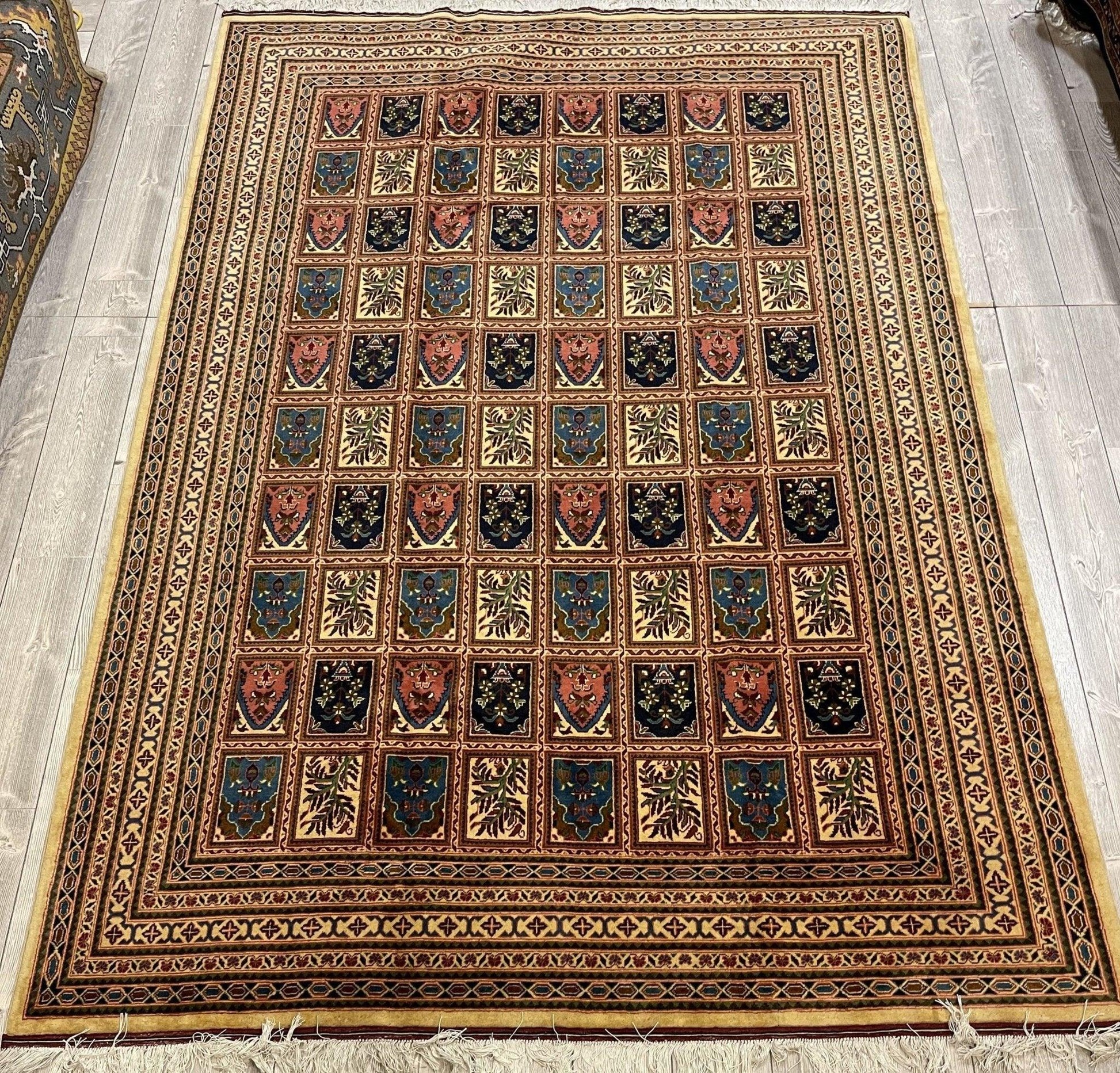 Afghani  I Bakhtiari 7x10 Area Rug - Nuvé