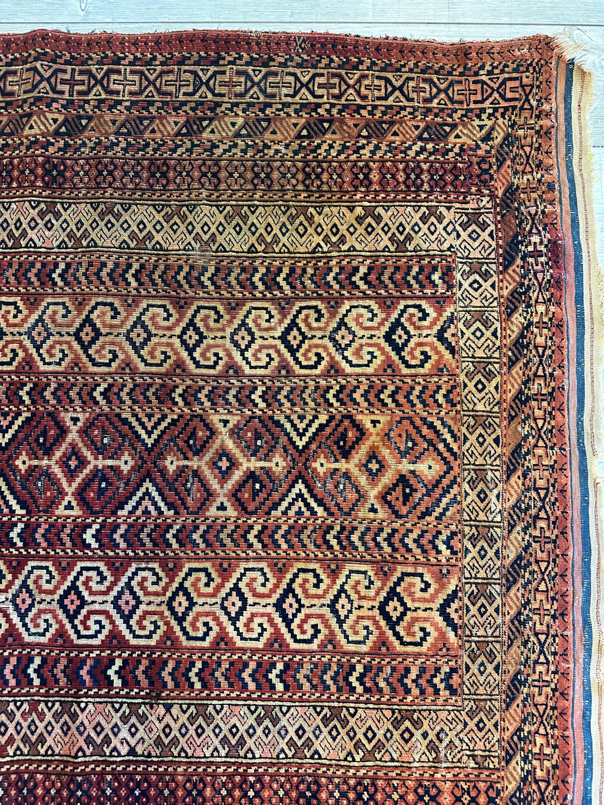 Antique 1890’s Turkoman Prayer Rug or Namazlyk 4’ x 5’2” - Nuvé
