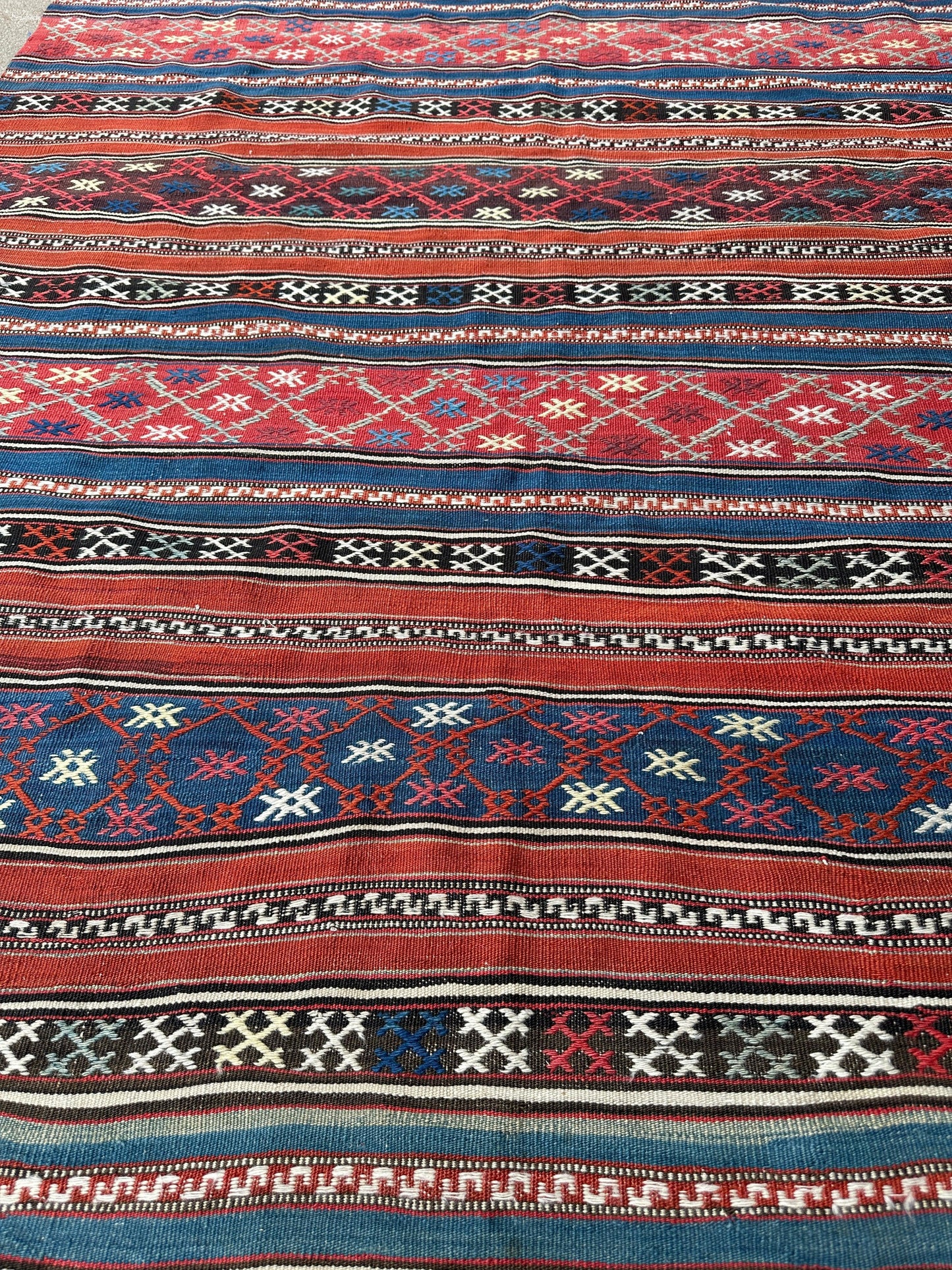 Antique Caucasian Shahsavan Soumak Rug 4’9” x 7’4” - Nuvé