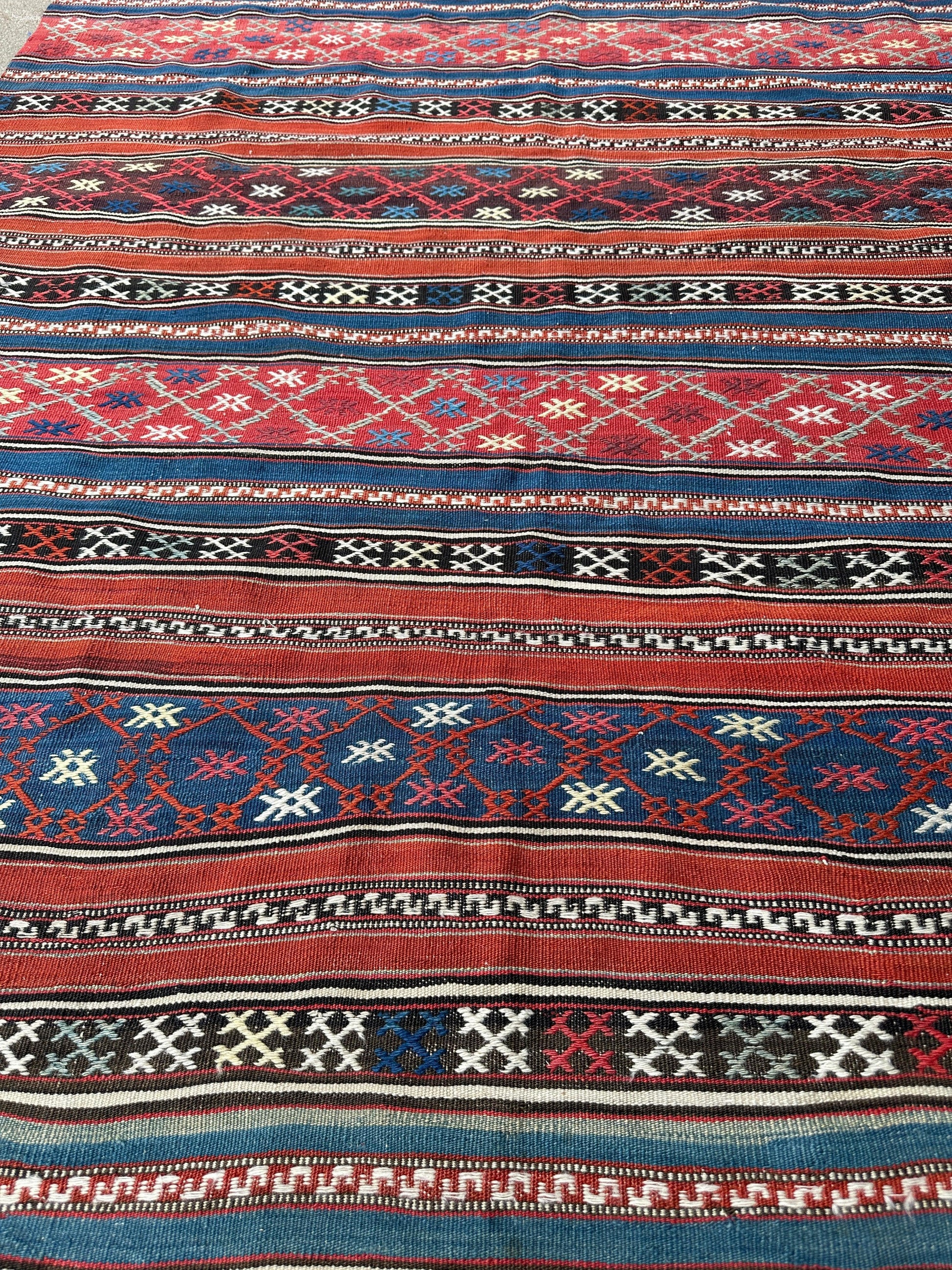Antique Caucasian Shahsavan Soumak Rug 4’9” x 7’4” - Nuvé