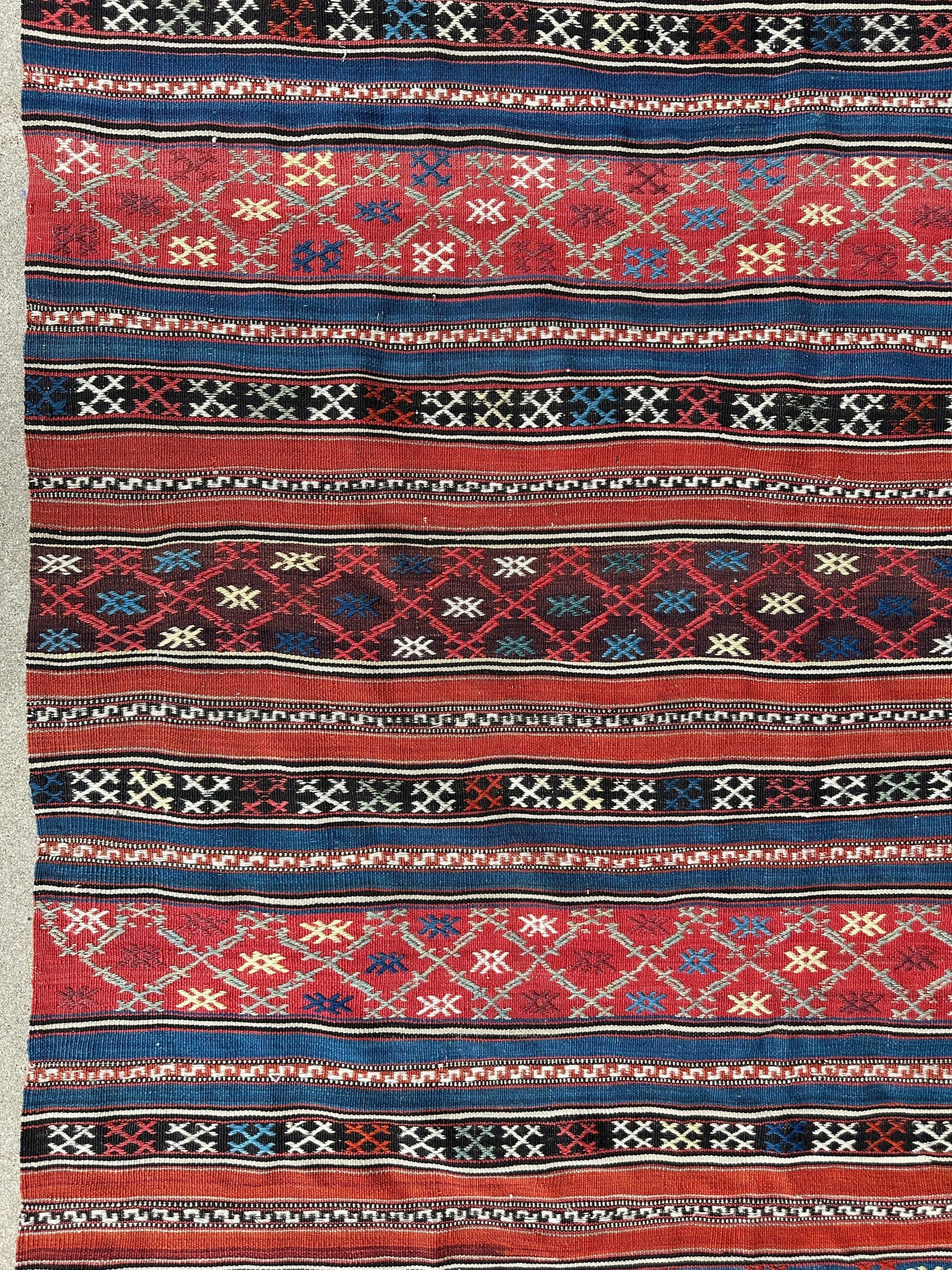 Antique Caucasian Shahsavan Soumak Rug 4’9” x 7’4” - Nuvé