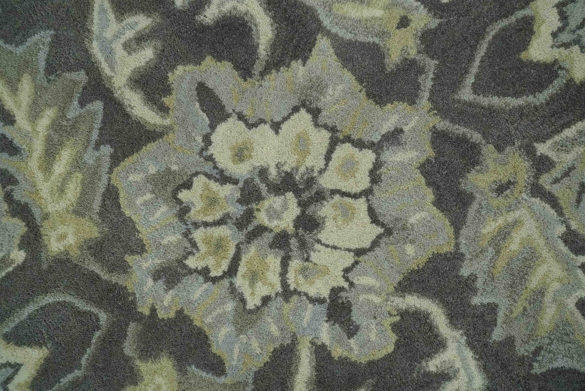 Antique Design 8x10 Charcoal and Beige Traditional Floral Hand Tufted rug - Nuvé