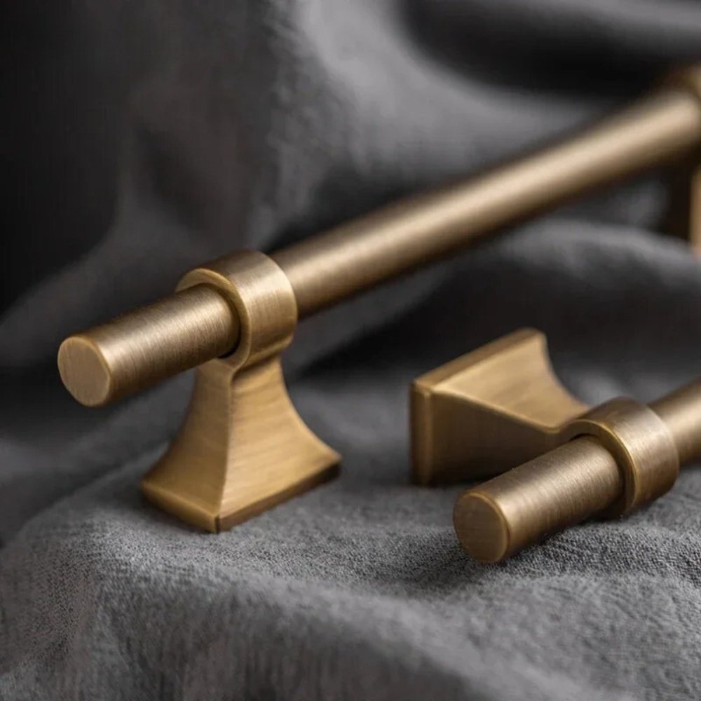 Atiq Brass Knob & Pull Bar - Nuvé