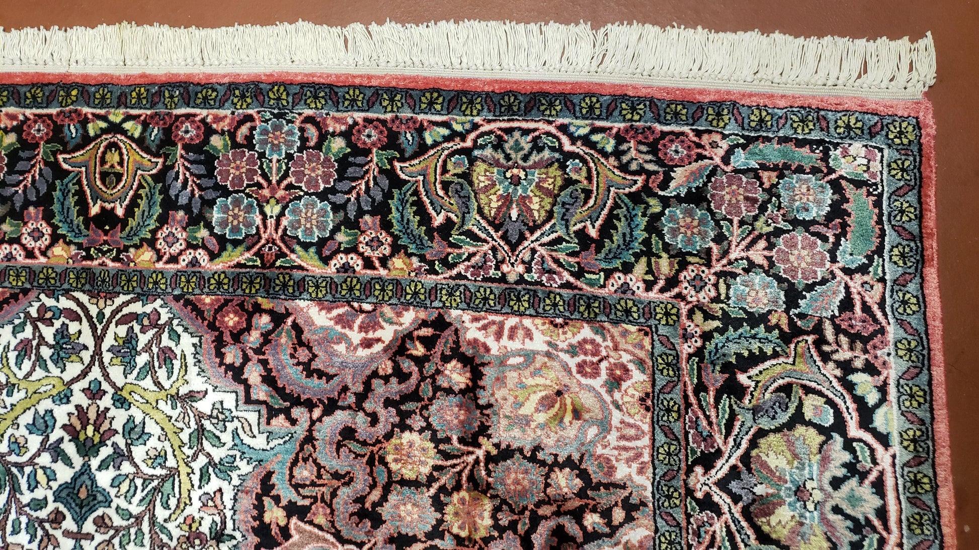Indian Kashmiri Silk Rug 6x10, Ivory, Floral Medallion - Nuvé
