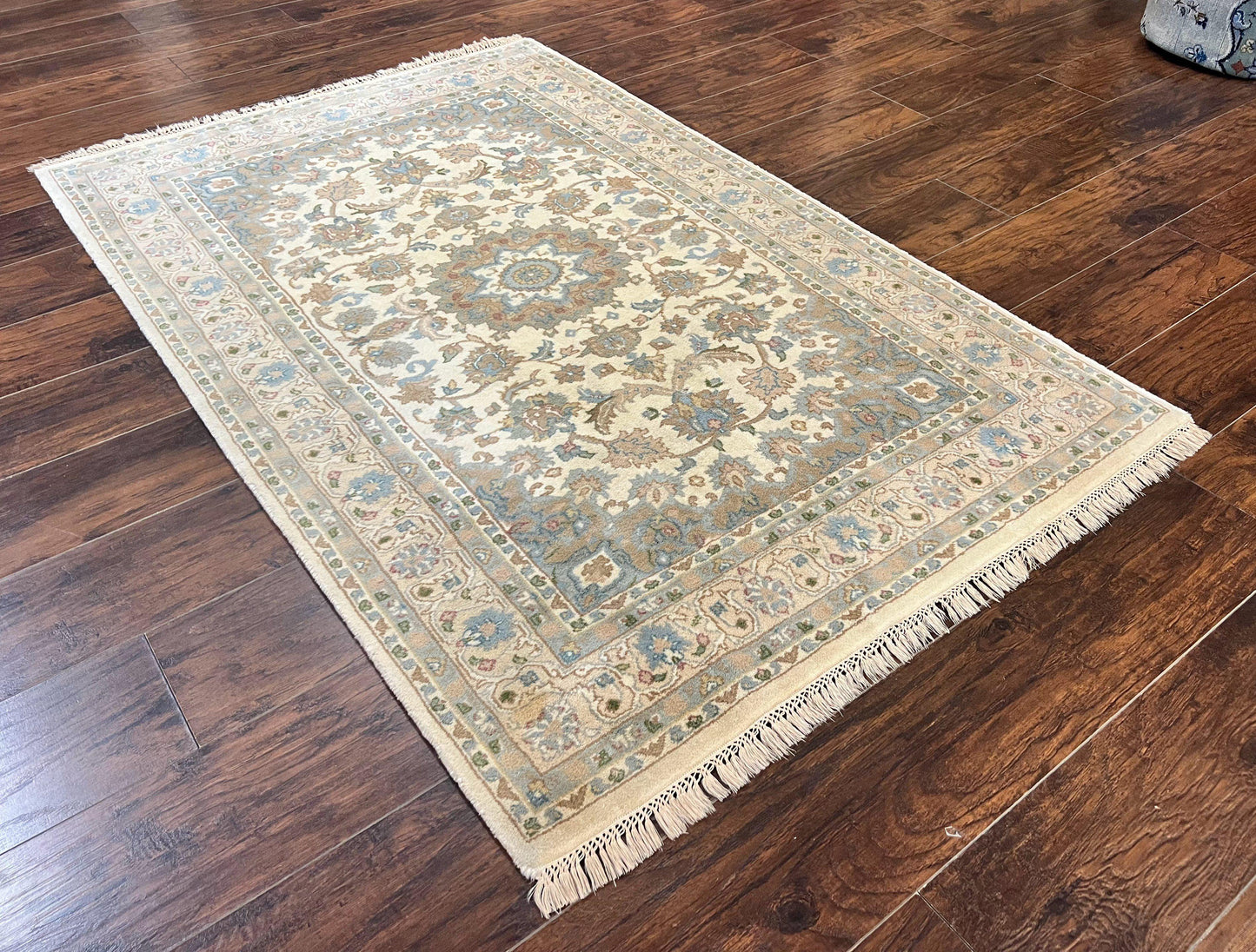 Indo Persian Rug 4x6, Floral Medallion, Beige, Handmade Wool Vintage Carpet 4 x 6 ft - Nuvé