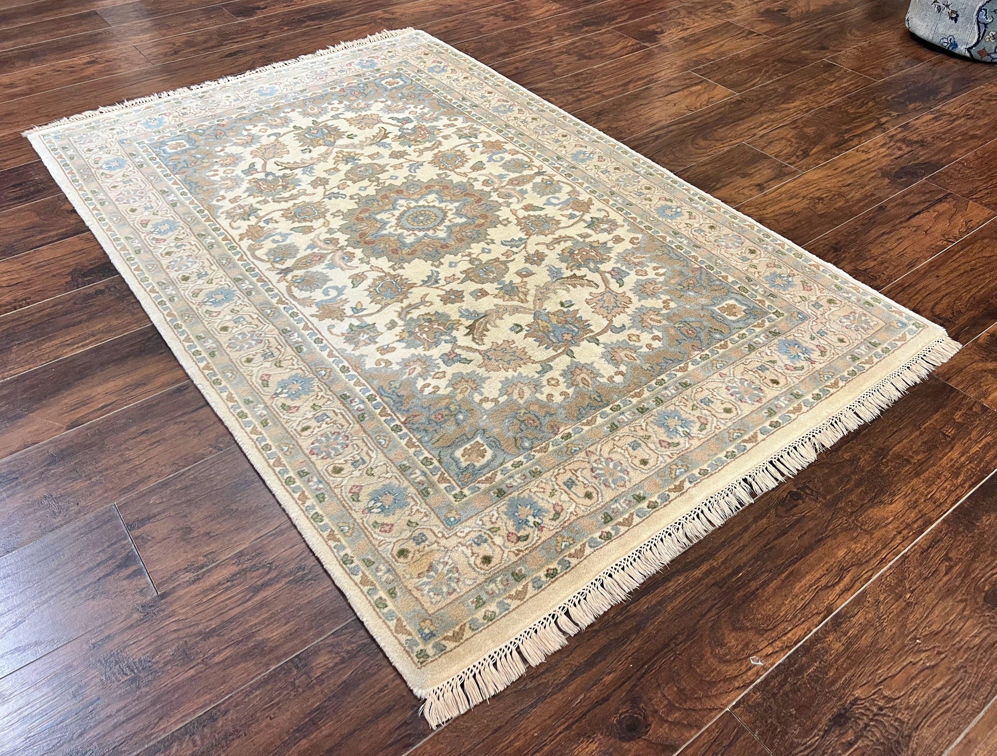 Indo Persian Rug 4x6, Floral Medallion, Beige, Handmade Wool Vintage Carpet 4 x 6 ft - Nuvé