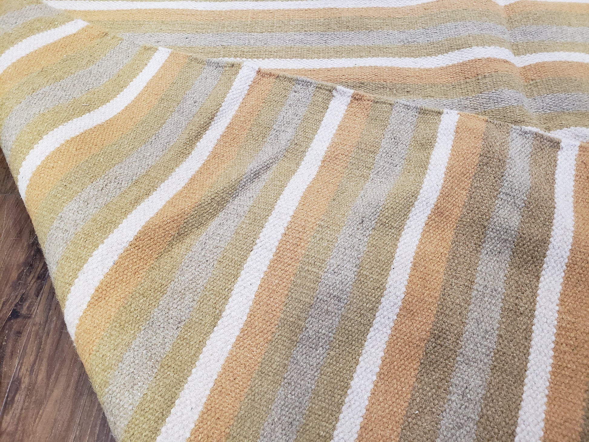 New Indian Kilim Area Rug, 6x8 - 7x8 South American Style Blanket, Striped Indian Wool Hand-Woven Flat Weave 6x9 Bedroom Rug, Ivory Ochre - Nuvé