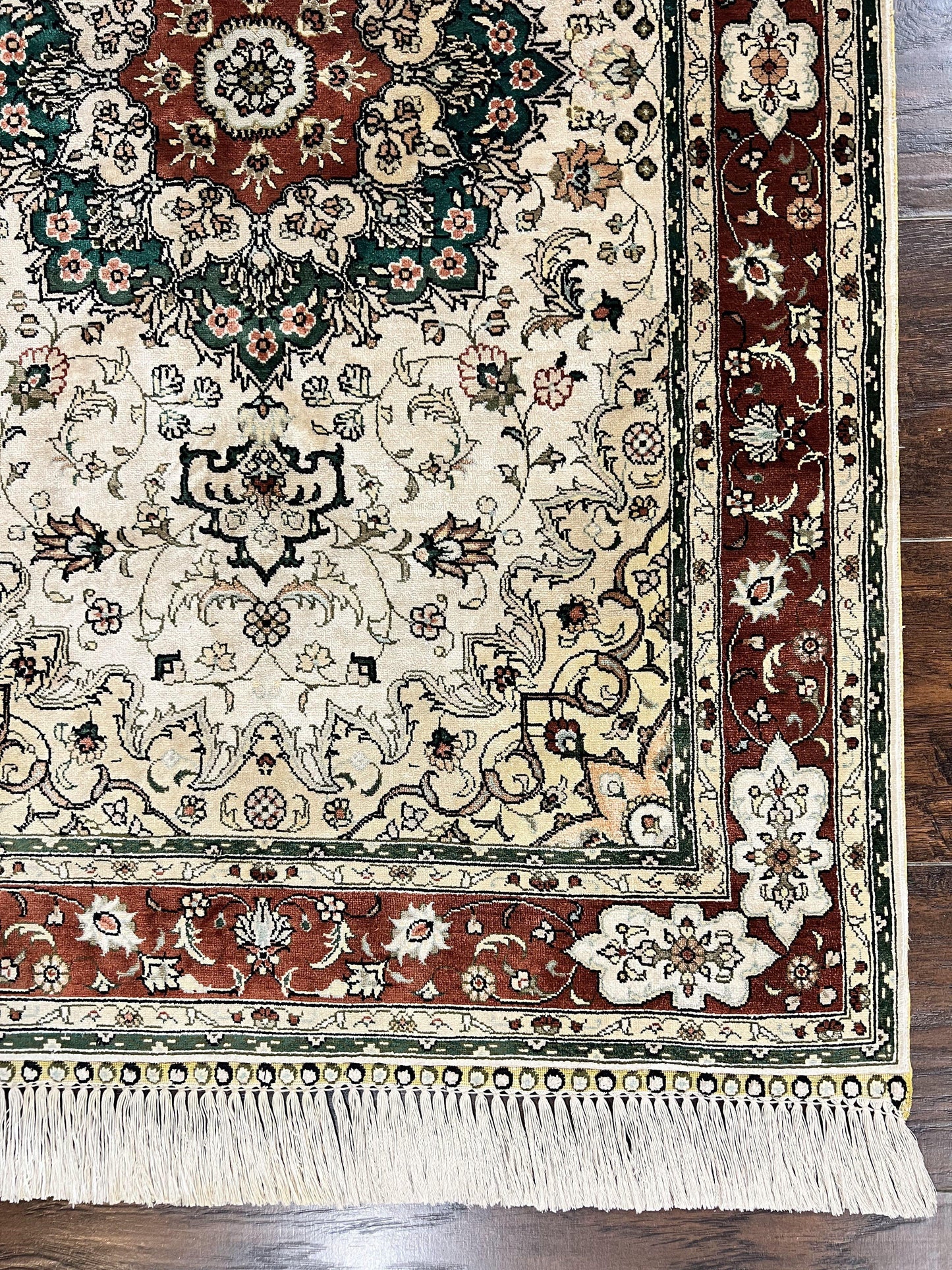 Silk Turkish Kayseri Rug 2.7 x 4, Floral Medallion, Fine Oriental Carpet, Small Vintage Rug, Silk Pile on Silk Foundation, Hand Knotted - Nuvé