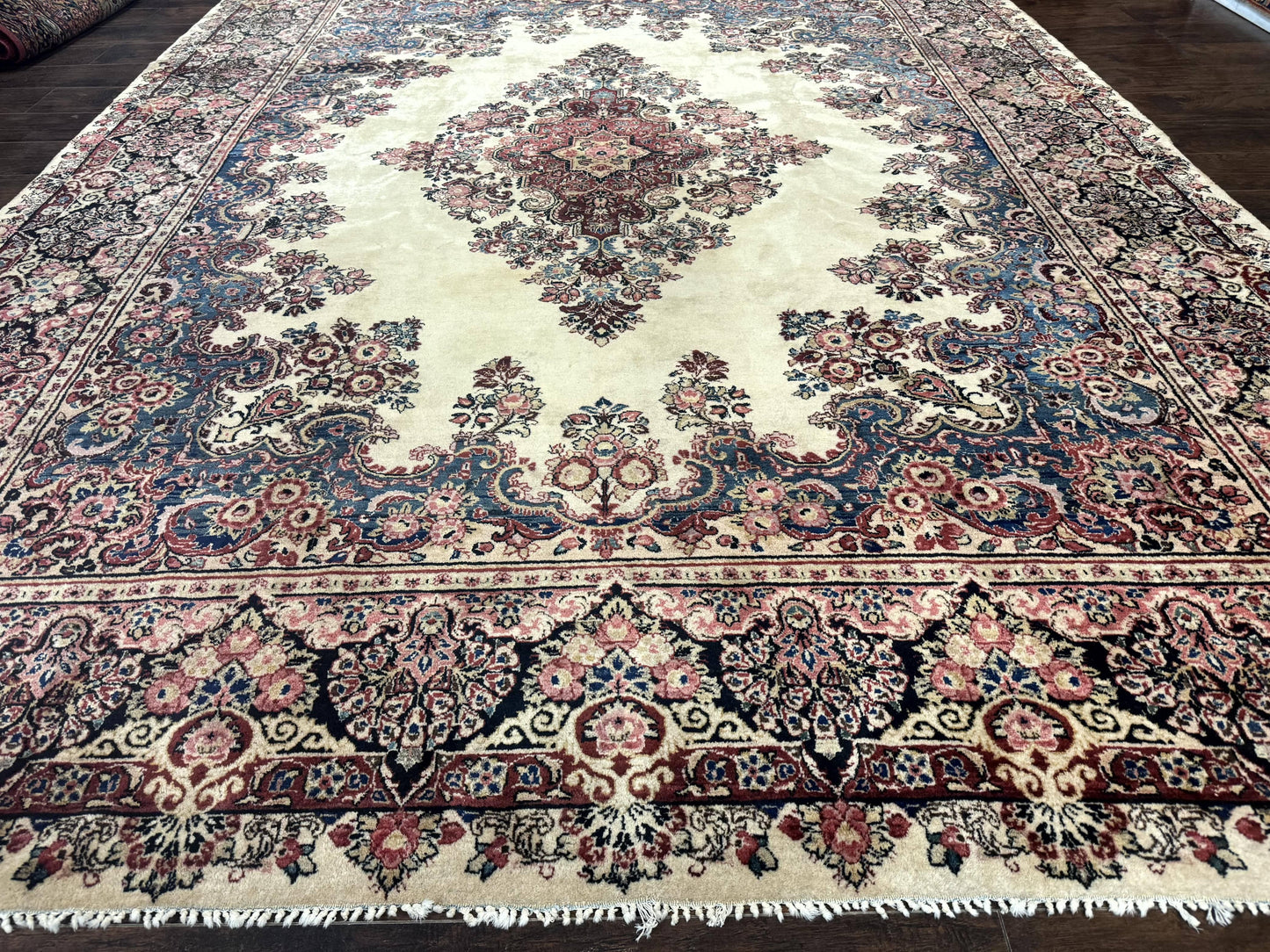 Persian Sarouk Rug 9x12, Ivory & Blue, Semi Open Field - Nuvé