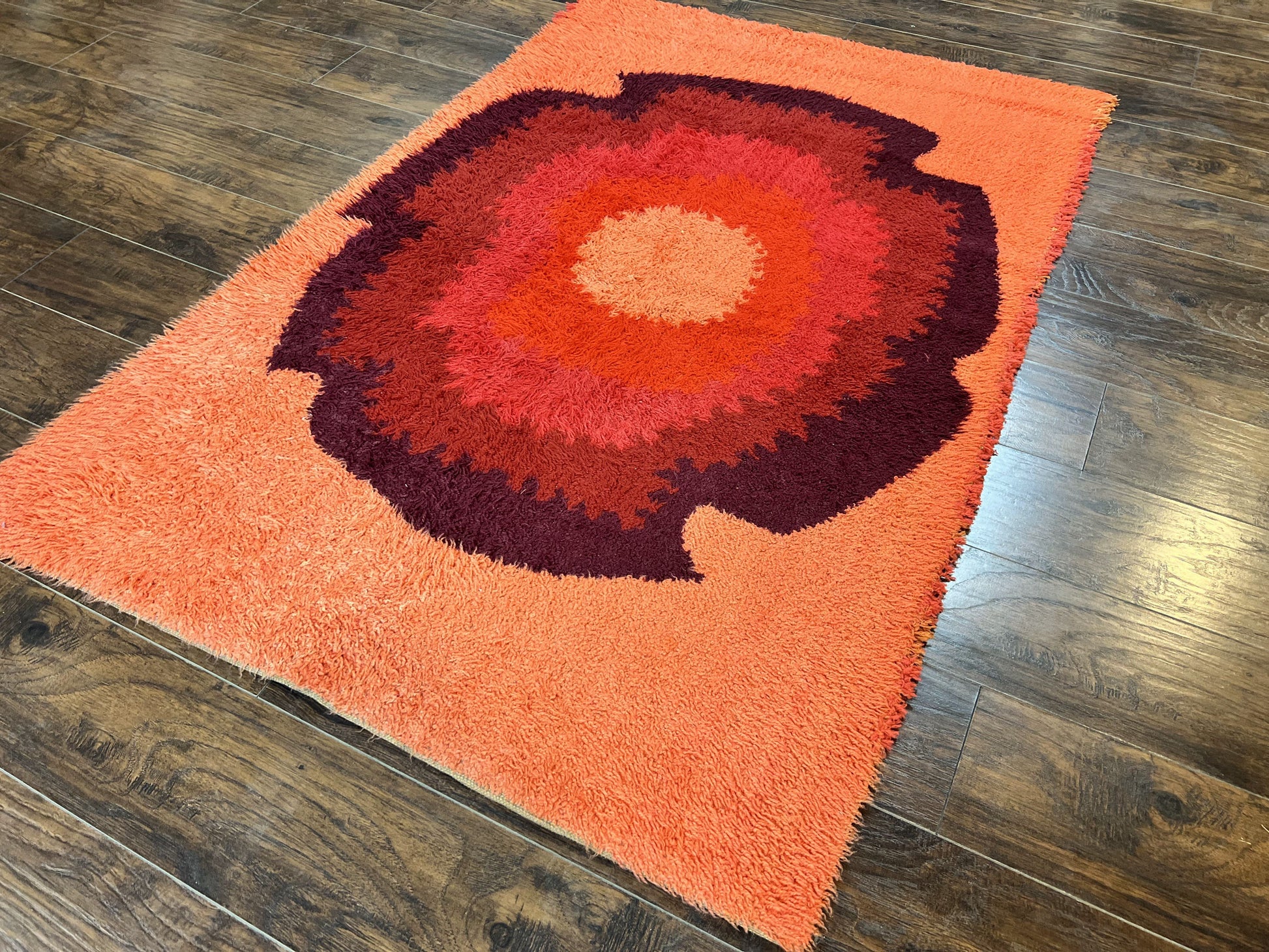 Danish Rya Shag Rug 4x6, Mid Century 1960s Retro Vintage Wool Rug, Shades of Red - Nuvé