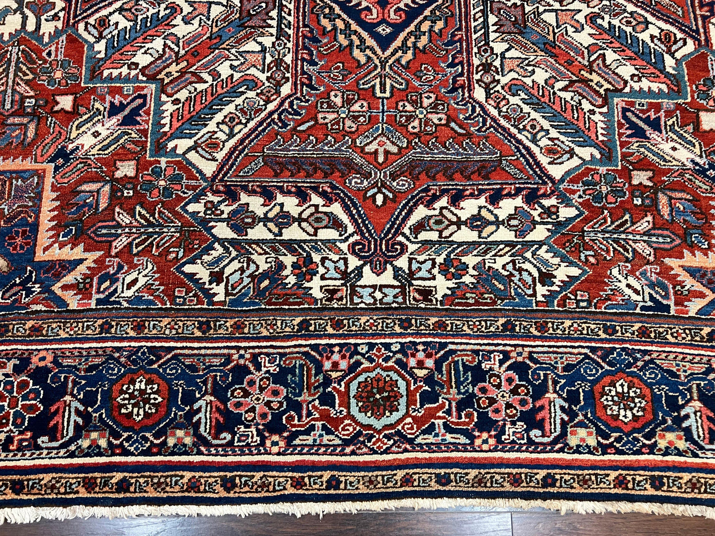 Antique Persian Heriz Rug – 11x16 Palace Size, Geometric Medallion, 1920s - Nuvé