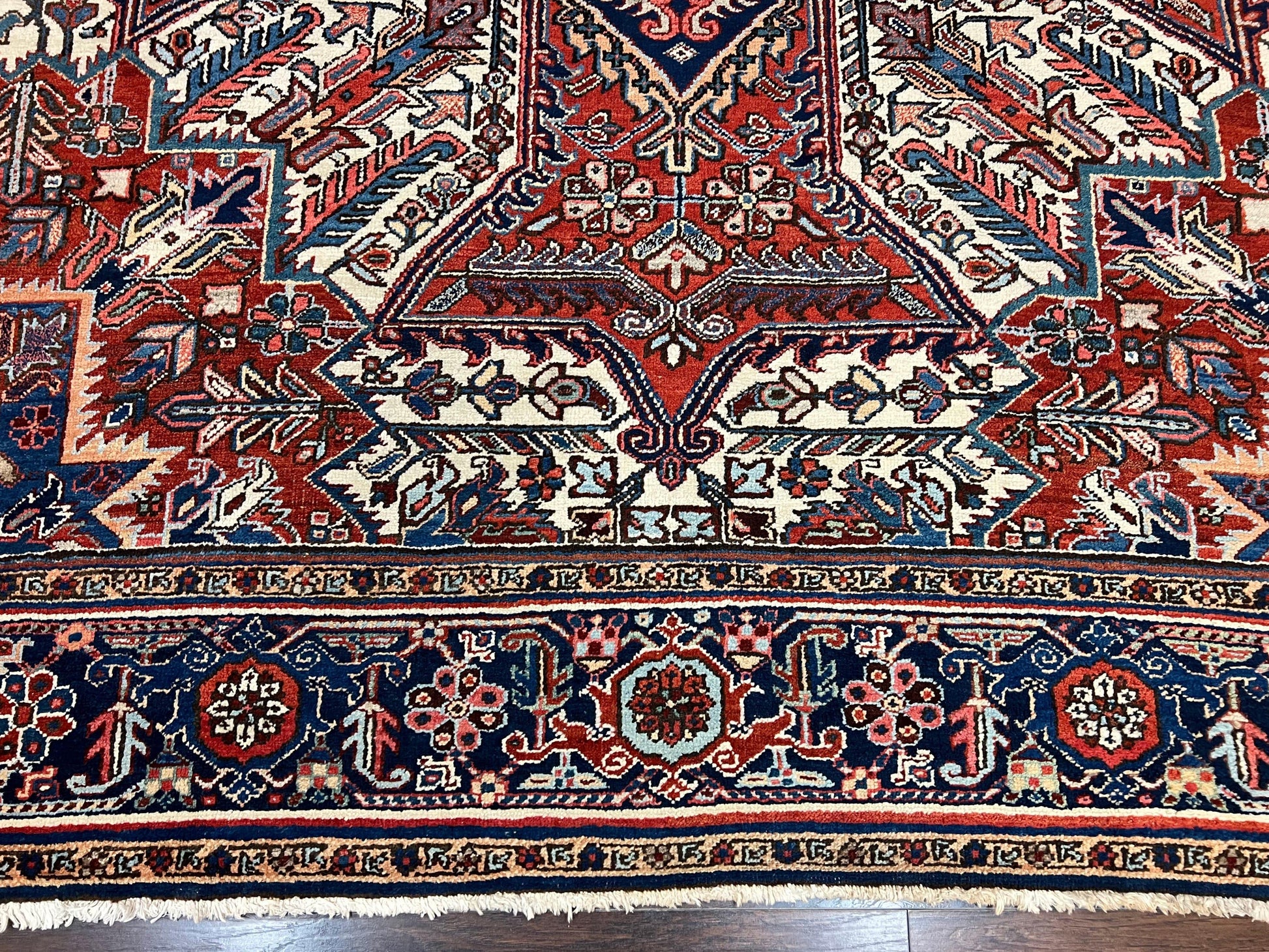 Antique Persian Heriz Rug – 11x16 Palace Size, Geometric Medallion, 1920s - Nuvé