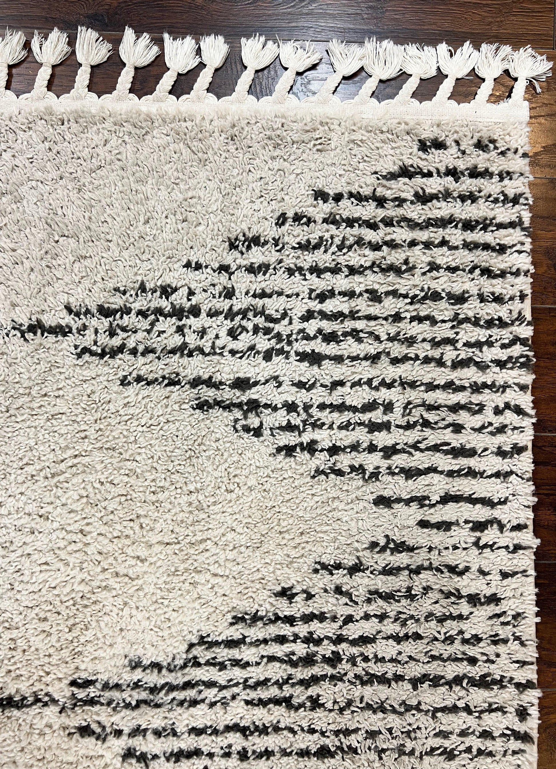 Shag Rug 5x8, Off White and Black Modern Contemporary Shag Area Rug, Moroccan Style Rug 5 x 8 ft, Medium Sized Rug, nuLoom Rug - Nuvé