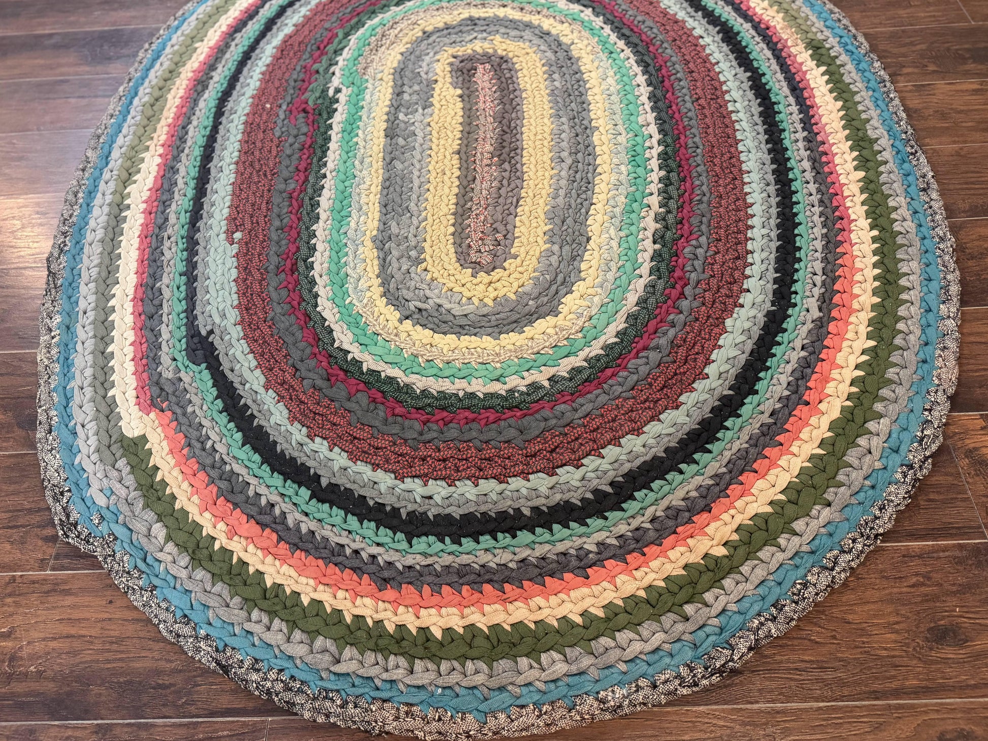 Antique American Braided Rug 5x7, Oval Multicolor Handmade Wool Braided Carpet - Nuvé