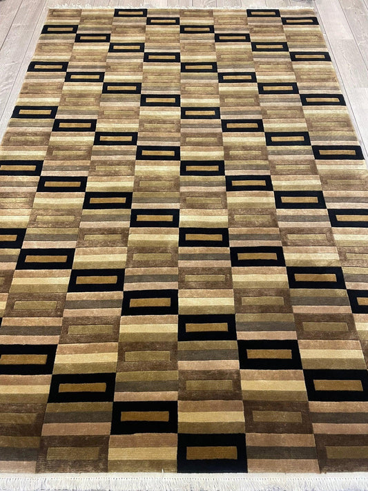 Beautifull Hand Knotted Nepali Geometric Area Rug 6x9 Ft - Nuvé