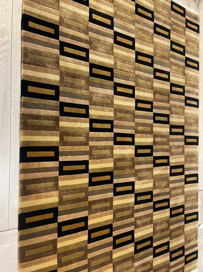 Beautifull Hand Knotted Nepali Geometric Area Rug 6x9 Ft - Nuvé