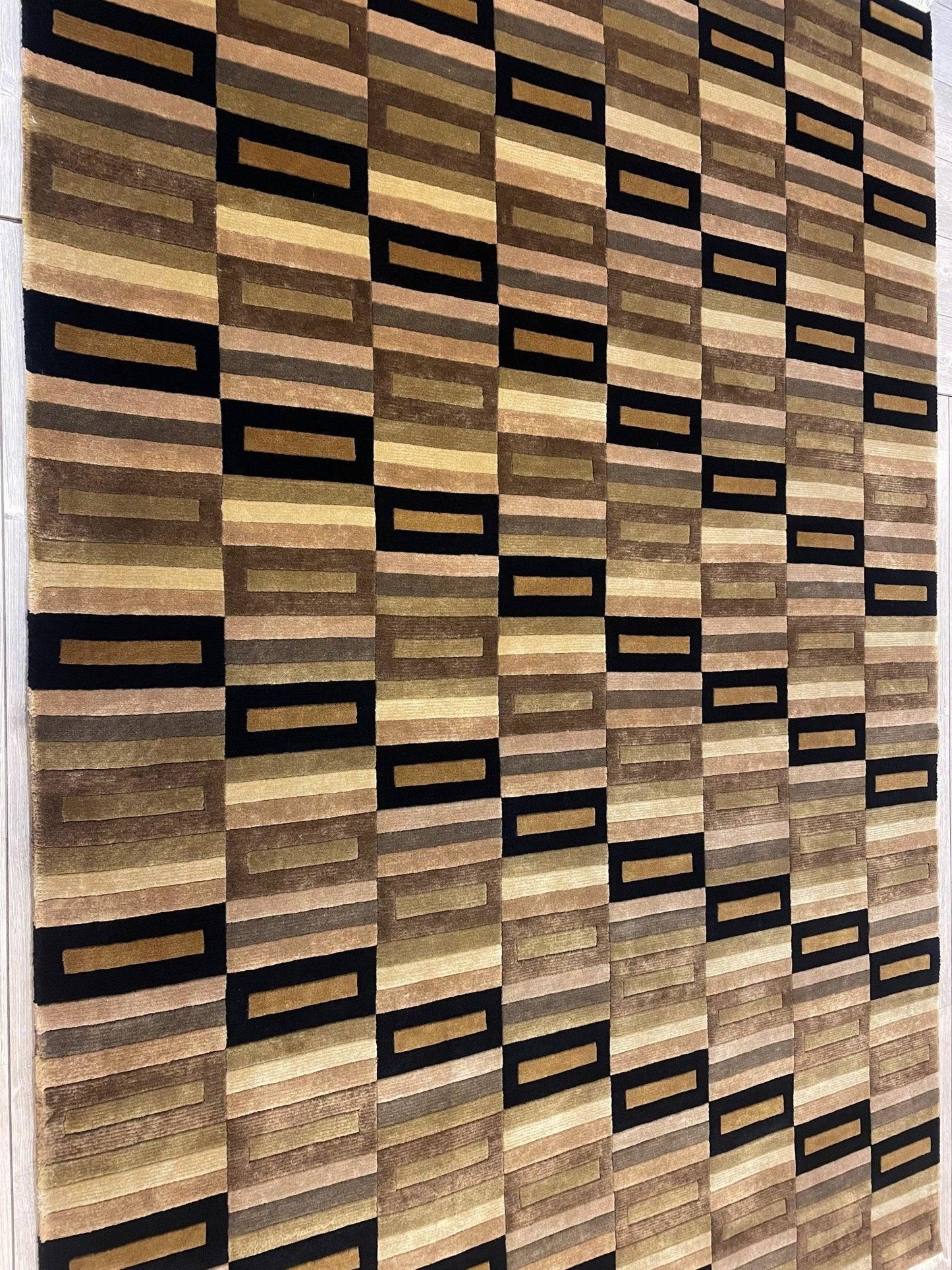 Beautifull Hand Knotted Nepali Geometric Area Rug 6x9 Ft - Nuvé