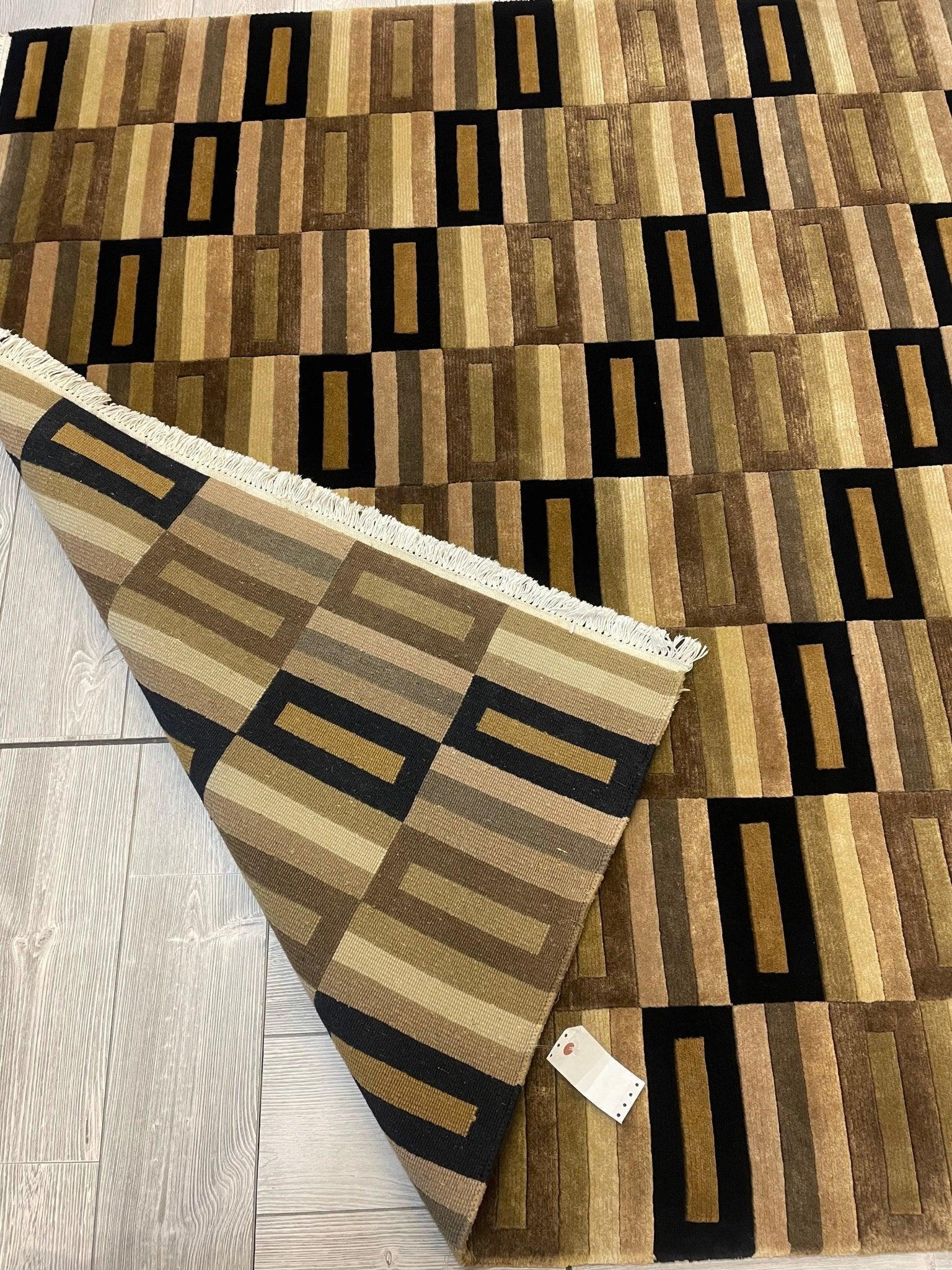 Beautifull Hand Knotted Nepali Geometric Area Rug 6x9 Ft - Nuvé