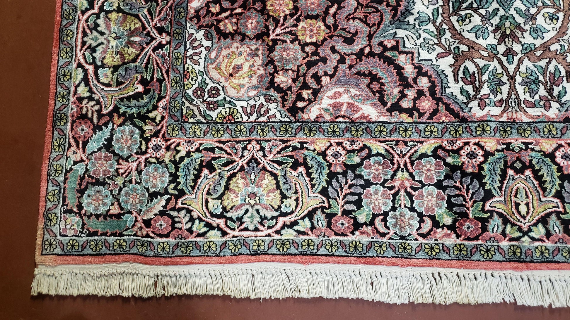 Indian Kashmiri Silk Rug 6x10, Ivory, Floral Medallion - Nuvé
