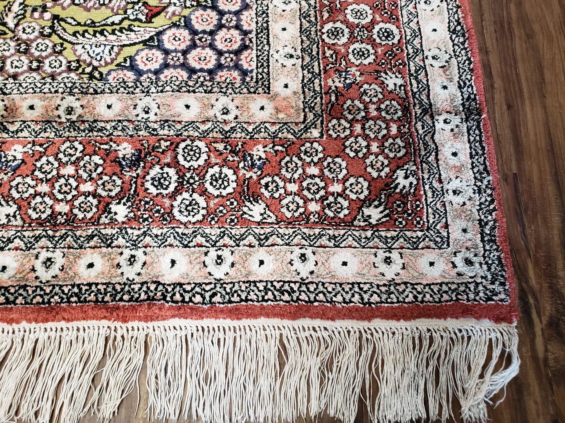 5x8 Indian Kashmiri Silk Rug with Gold Threads - Nuvé