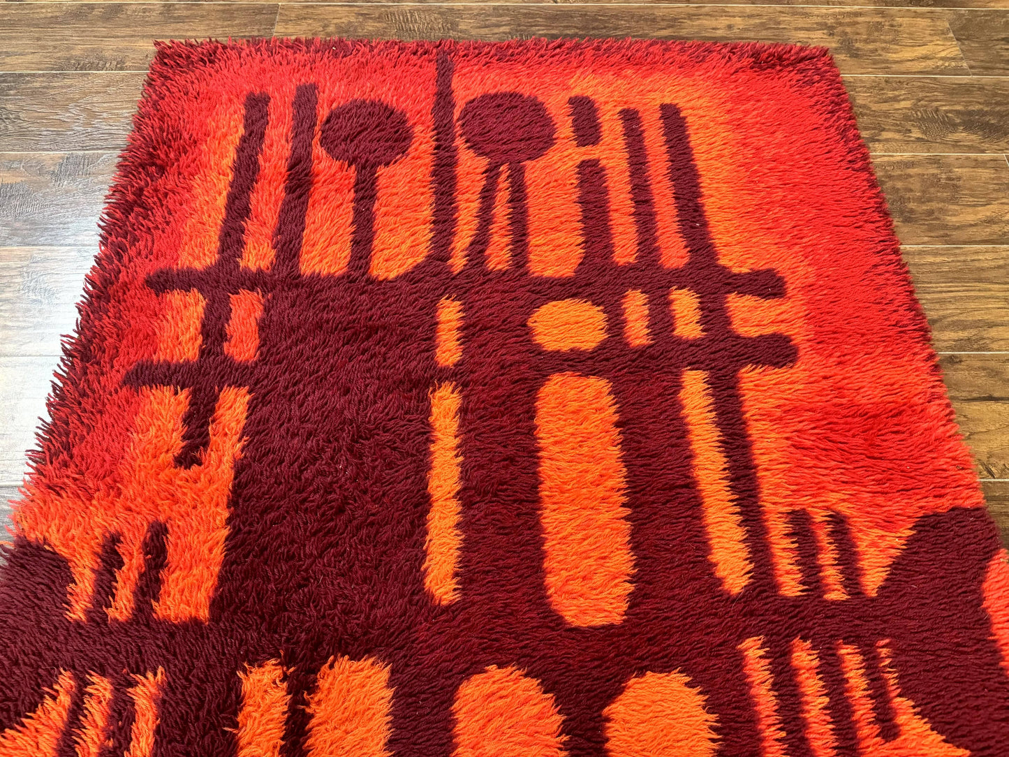 Danish Rya Shag Rug 4x6, Red Vintage Mid Century Retro Abstract Shag Rug - Nuvé