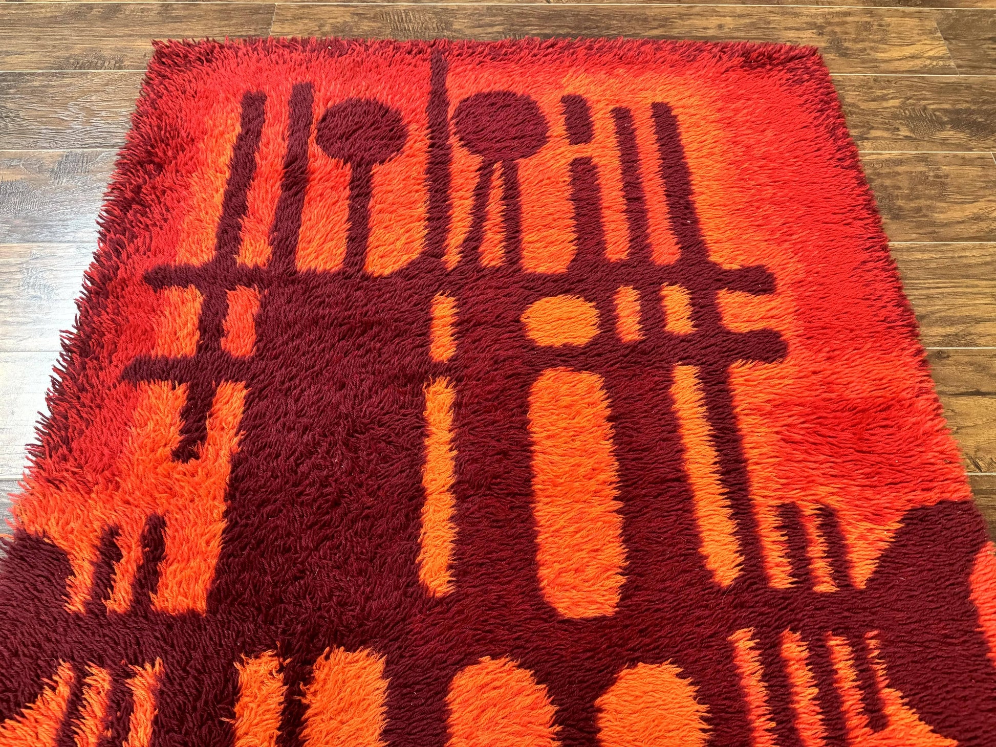 Danish Rya Shag Rug 4x6, Red Vintage Mid Century Retro Abstract Shag Rug - Nuvé