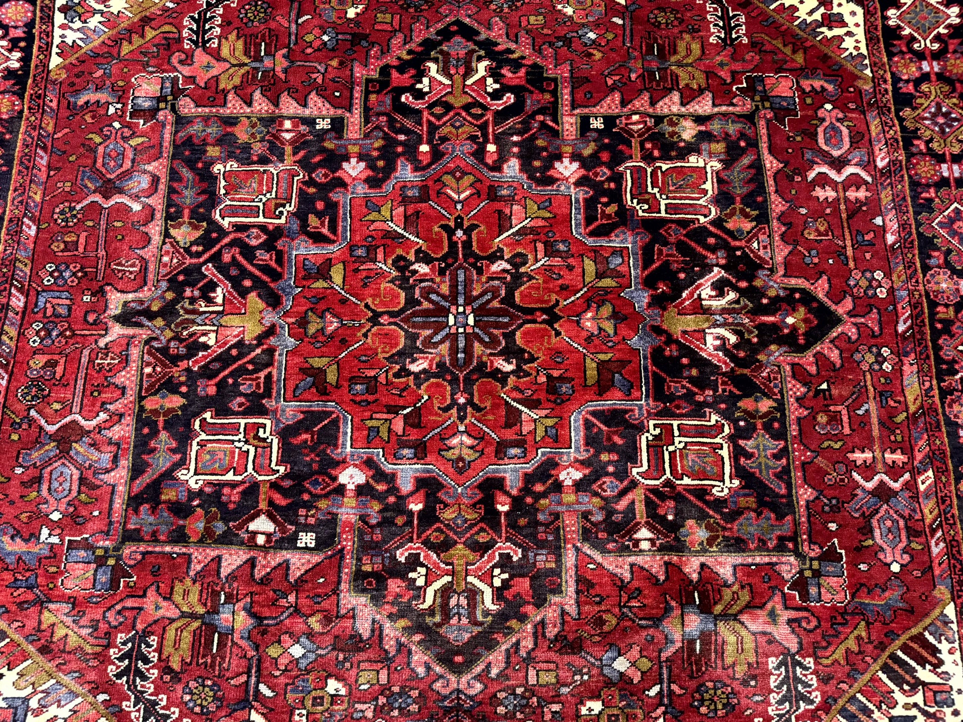 Persian Heriz Rug 8x11, Geometric Design, Red & Cream - Nuvé
