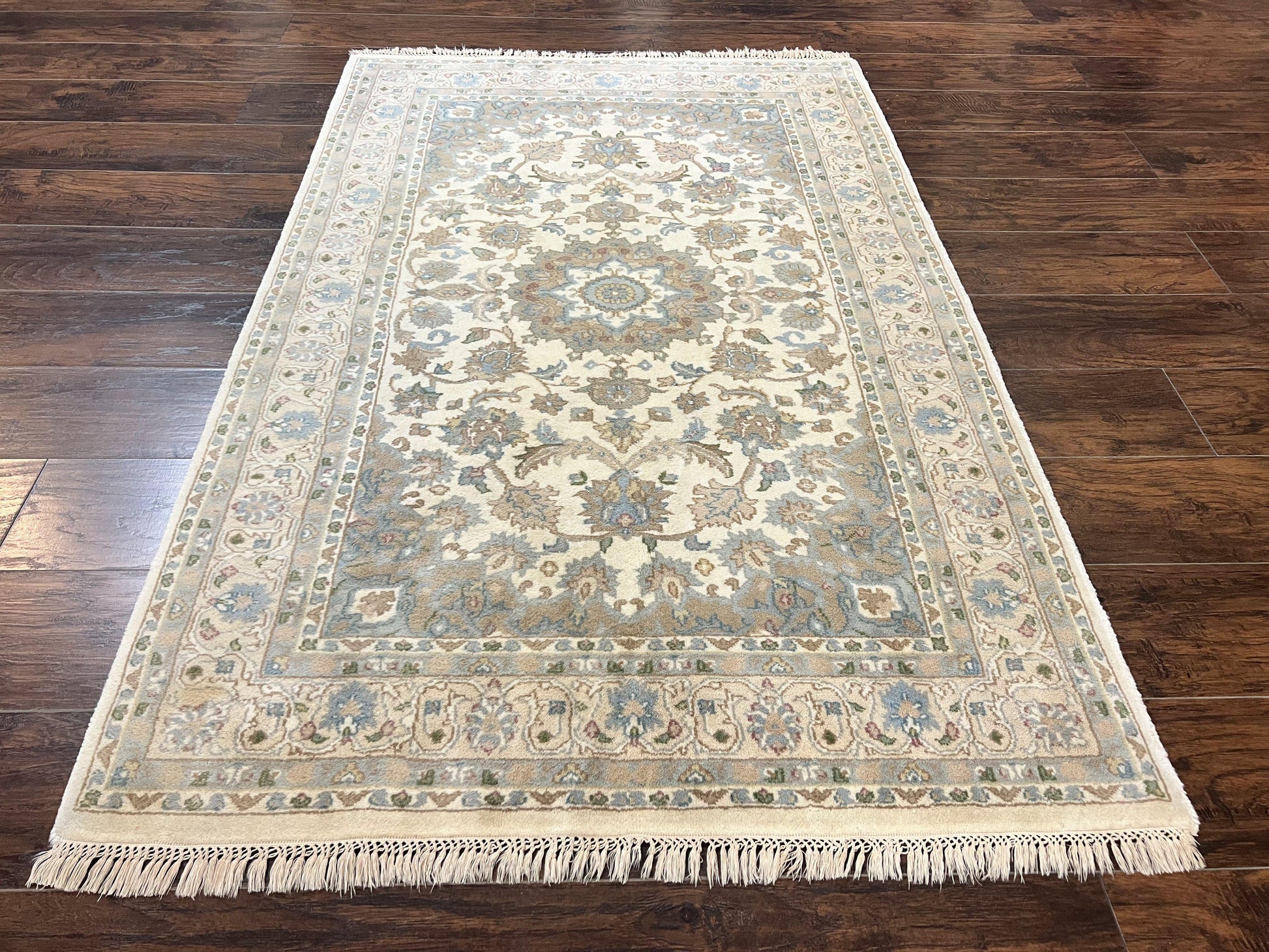 Indo Persian Rug 4x6, Floral Medallion, Beige, Handmade Wool Vintage Carpet 4 x 6 ft - Nuvé