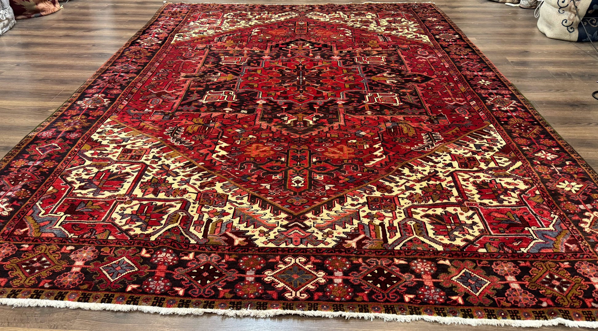Persian Heriz Rug 8x11, Geometric Design, Red & Cream - Nuvé