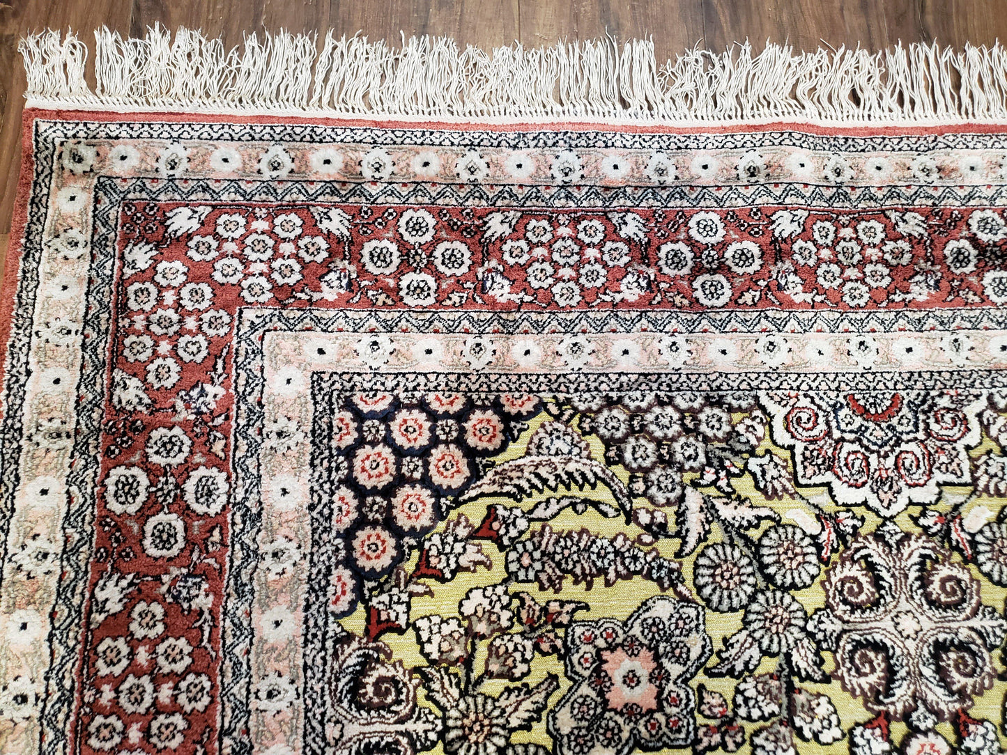 5x8 Indian Kashmiri Silk Rug with Gold Threads - Nuvé