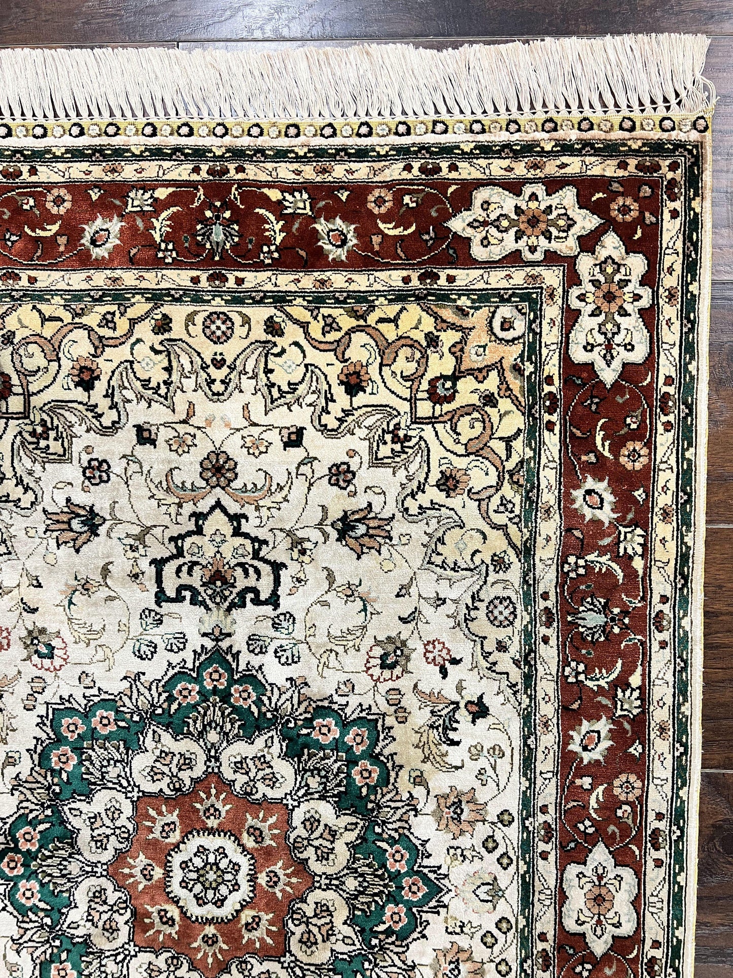 Silk Turkish Kayseri Rug 2.7 x 4, Floral Medallion, Fine Oriental Carpet, Small Vintage Rug, Silk Pile on Silk Foundation, Hand Knotted - Nuvé