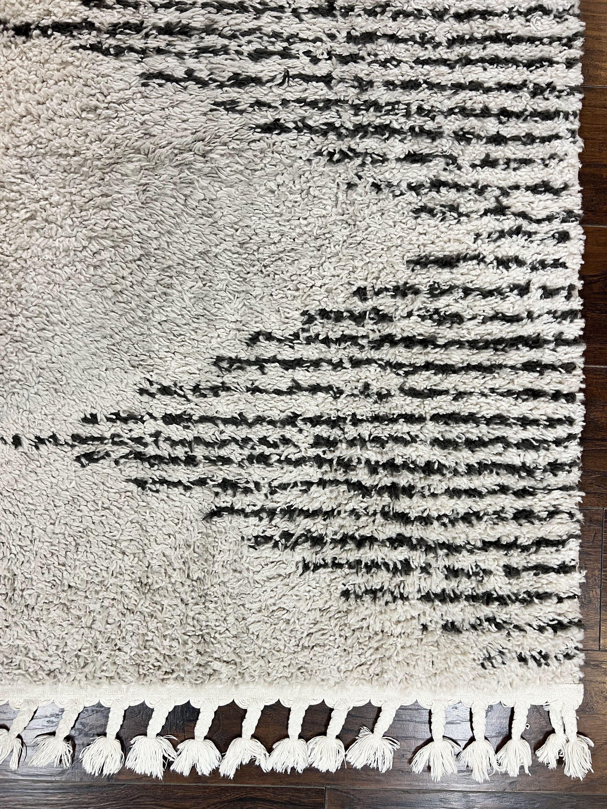 Shag Rug 5x8, Off White and Black Modern Contemporary Shag Area Rug, Moroccan Style Rug 5 x 8 ft, Medium Sized Rug, nuLoom Rug - Nuvé