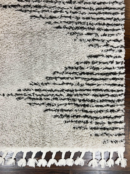 Shag Rug 5x8, Off White and Black Modern Contemporary Shag Area Rug, Moroccan Style Rug 5 x 8 ft, Medium Sized Rug, nuLoom Rug - Nuvé
