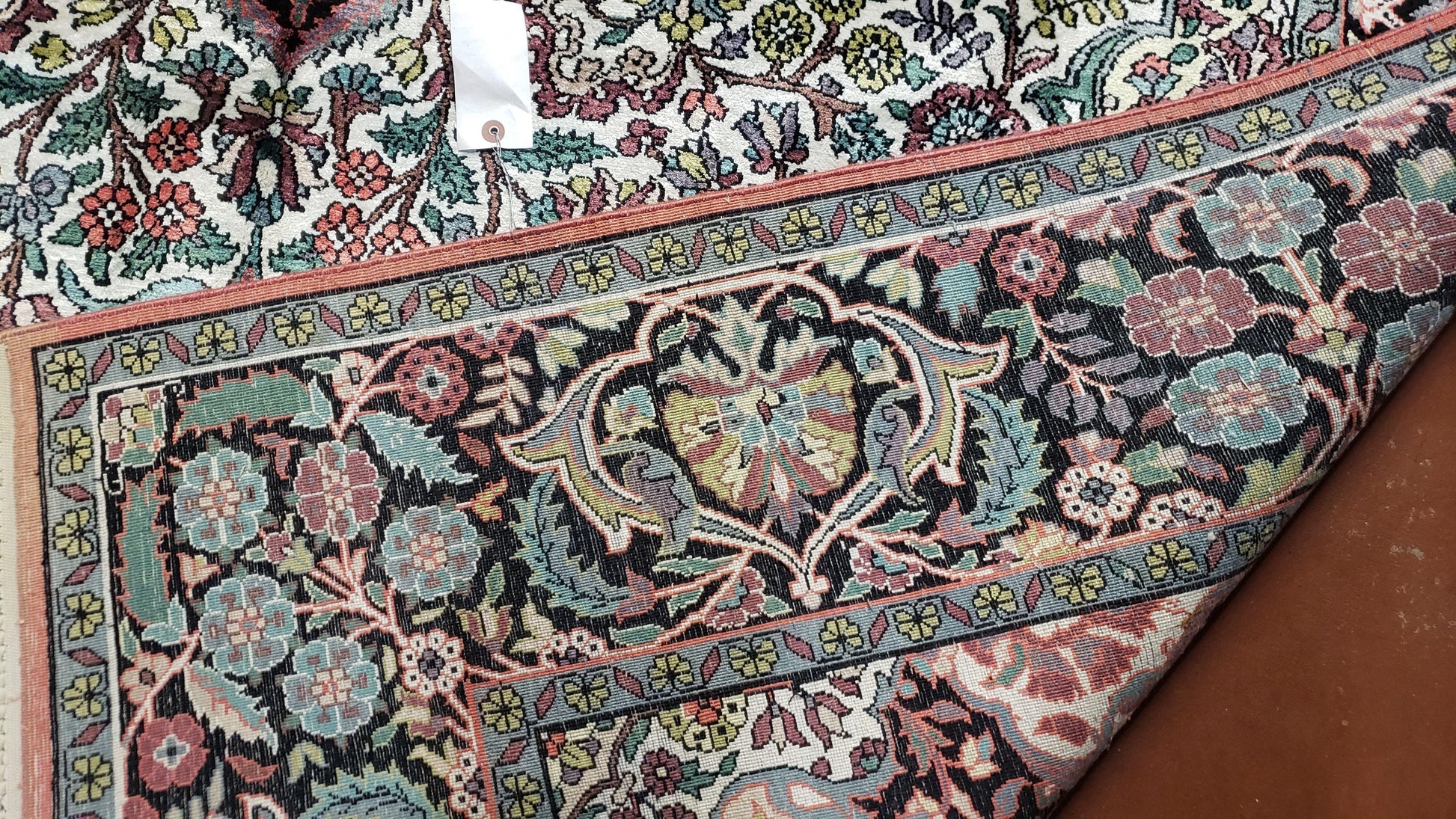 Indian Kashmiri Silk Rug 6x10, Ivory, Floral Medallion - Nuvé