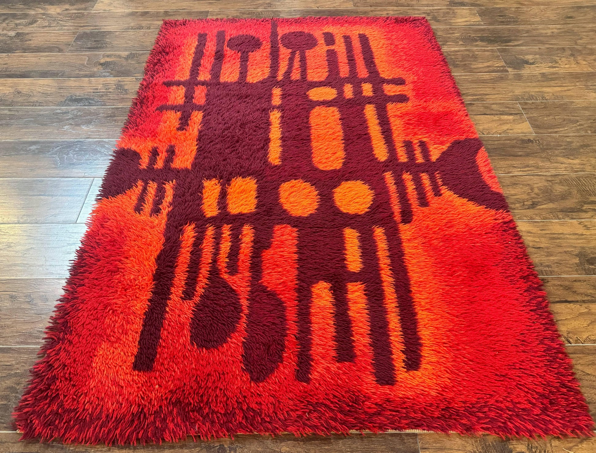 Danish Rya Shag Rug 4x6, Red Vintage Mid Century Retro Abstract Shag Rug - Nuvé