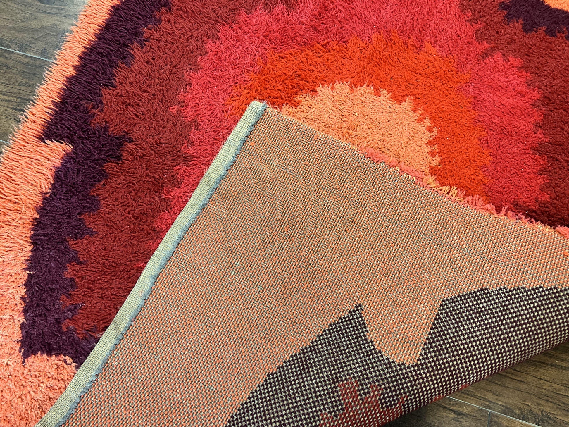 Danish Rya Shag Rug 4x6, Mid Century 1960s Retro Vintage Wool Rug, Shades of Red - Nuvé