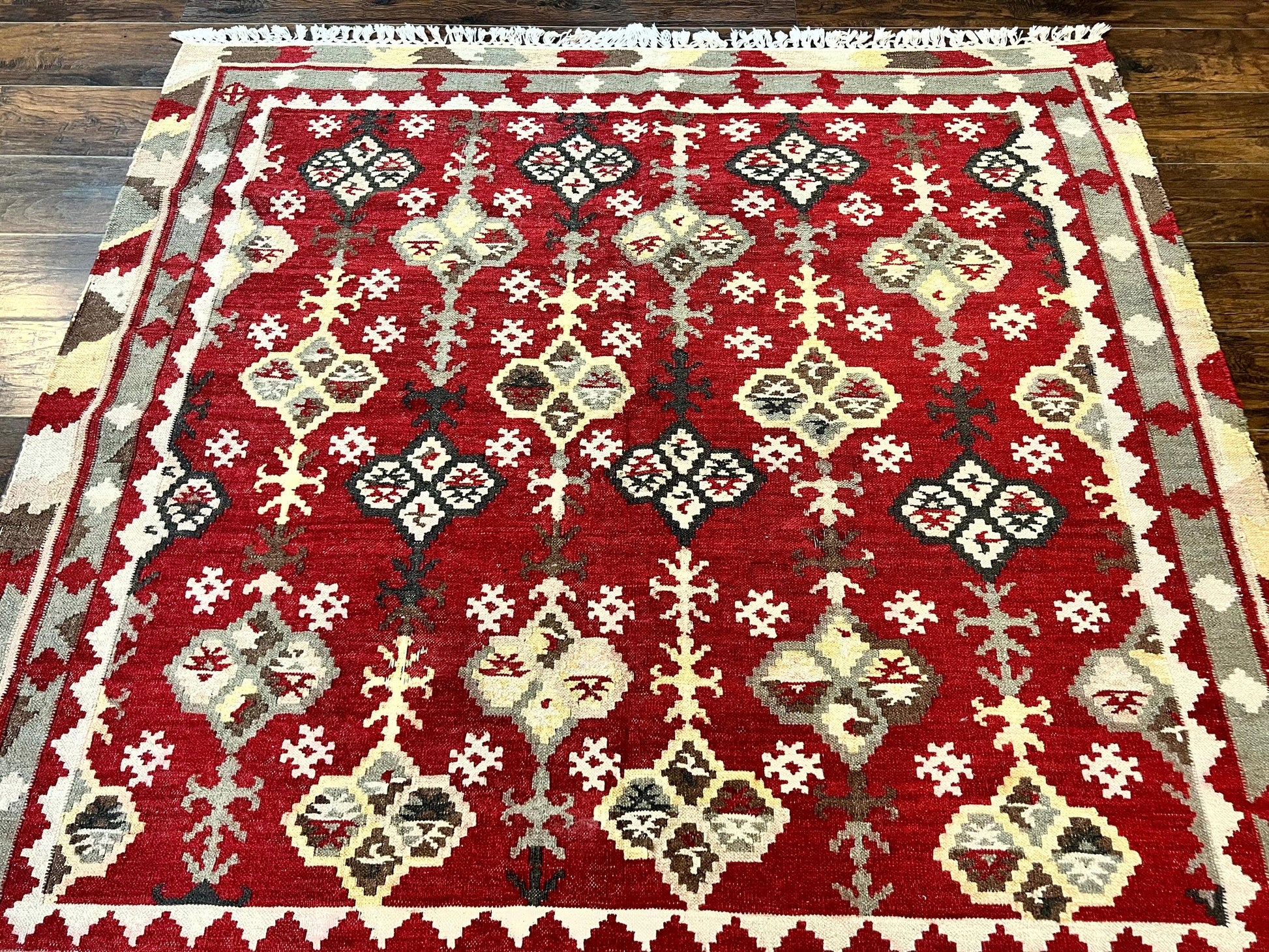 Indian Kilim Rug 6x6, Square Kilim Flatweave Carpet, Vintage Handmade Wool Rug, Red - Nuvé