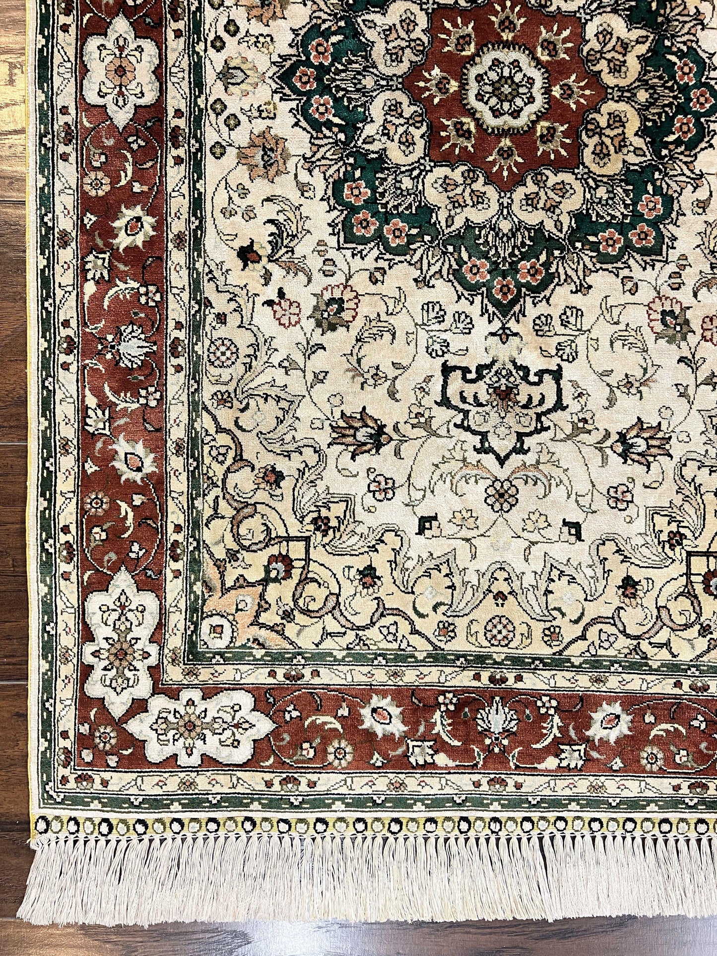 Silk Turkish Kayseri Rug 2.7 x 4, Floral Medallion, Fine Oriental Carpet, Small Vintage Rug, Silk Pile on Silk Foundation, Hand Knotted - Nuvé