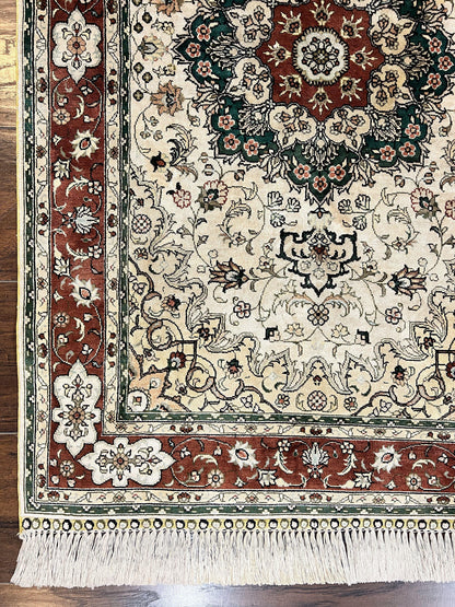Silk Turkish Kayseri Rug 2.7 x 4, Floral Medallion, Fine Oriental Carpet, Small Vintage Rug, Silk Pile on Silk Foundation, Hand Knotted - Nuvé