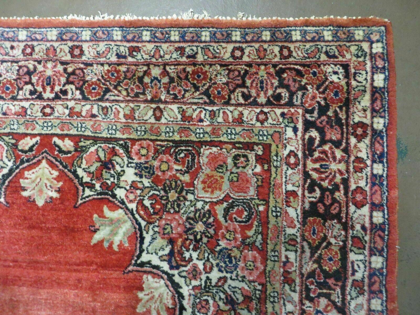 Antique Persian Sarouk Rug 5x8, Red, Semi Open Field, Hand Knotted, Wool - Nuvé