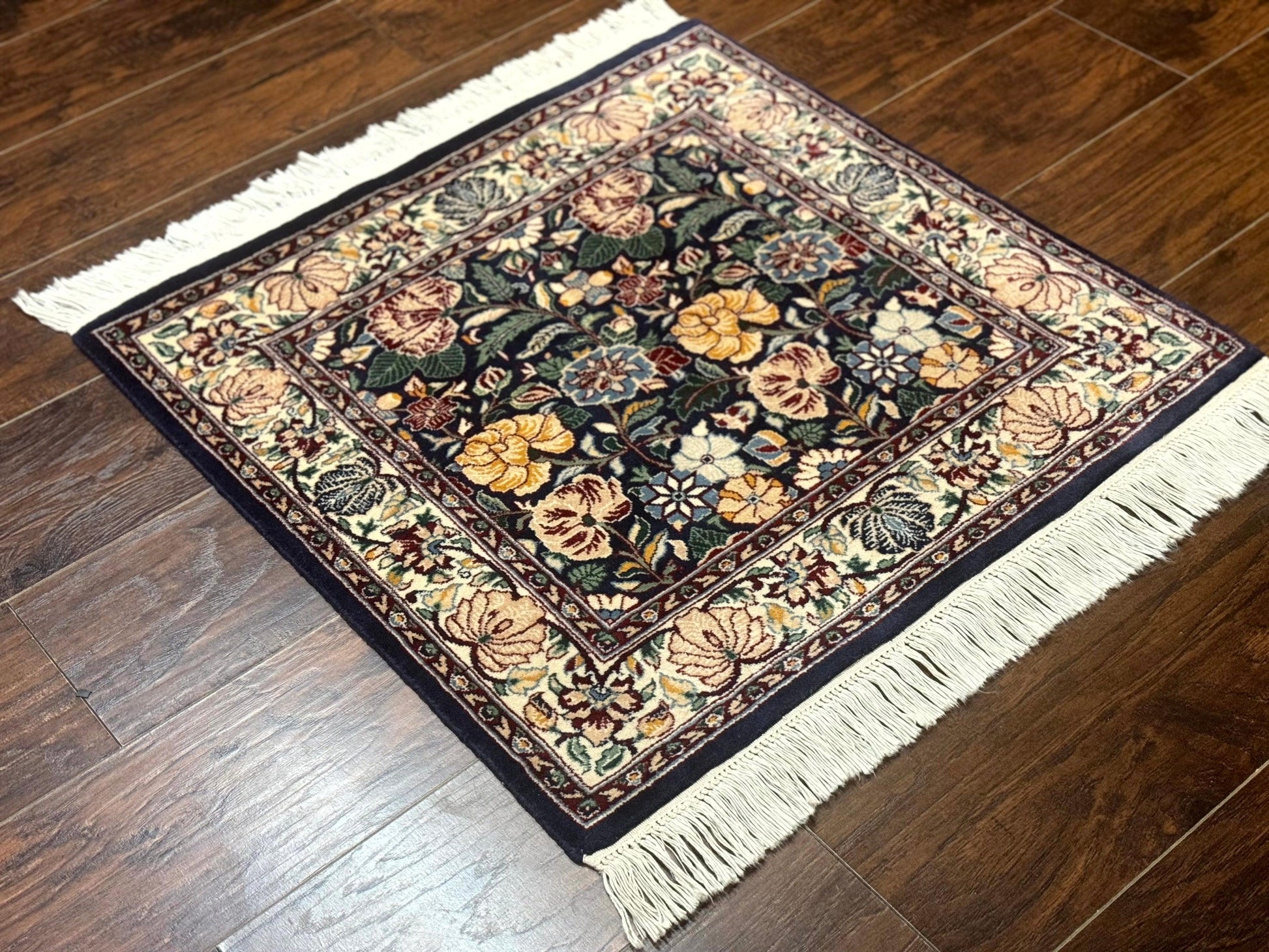 Square Pak Persian Small Rug 2.7 x 2.7, William Morris Design, Dark Green, Floral, Handmade - Nuvé